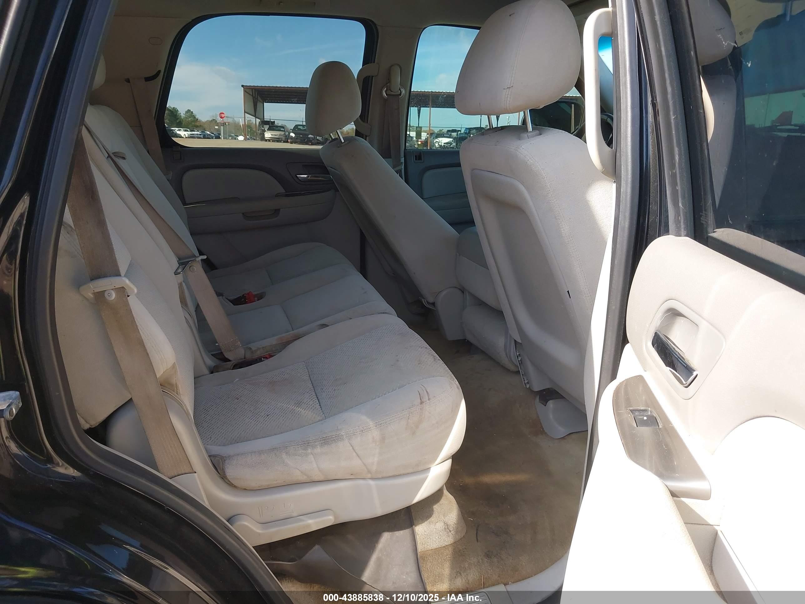 CHEVROLET TAHOE image 8