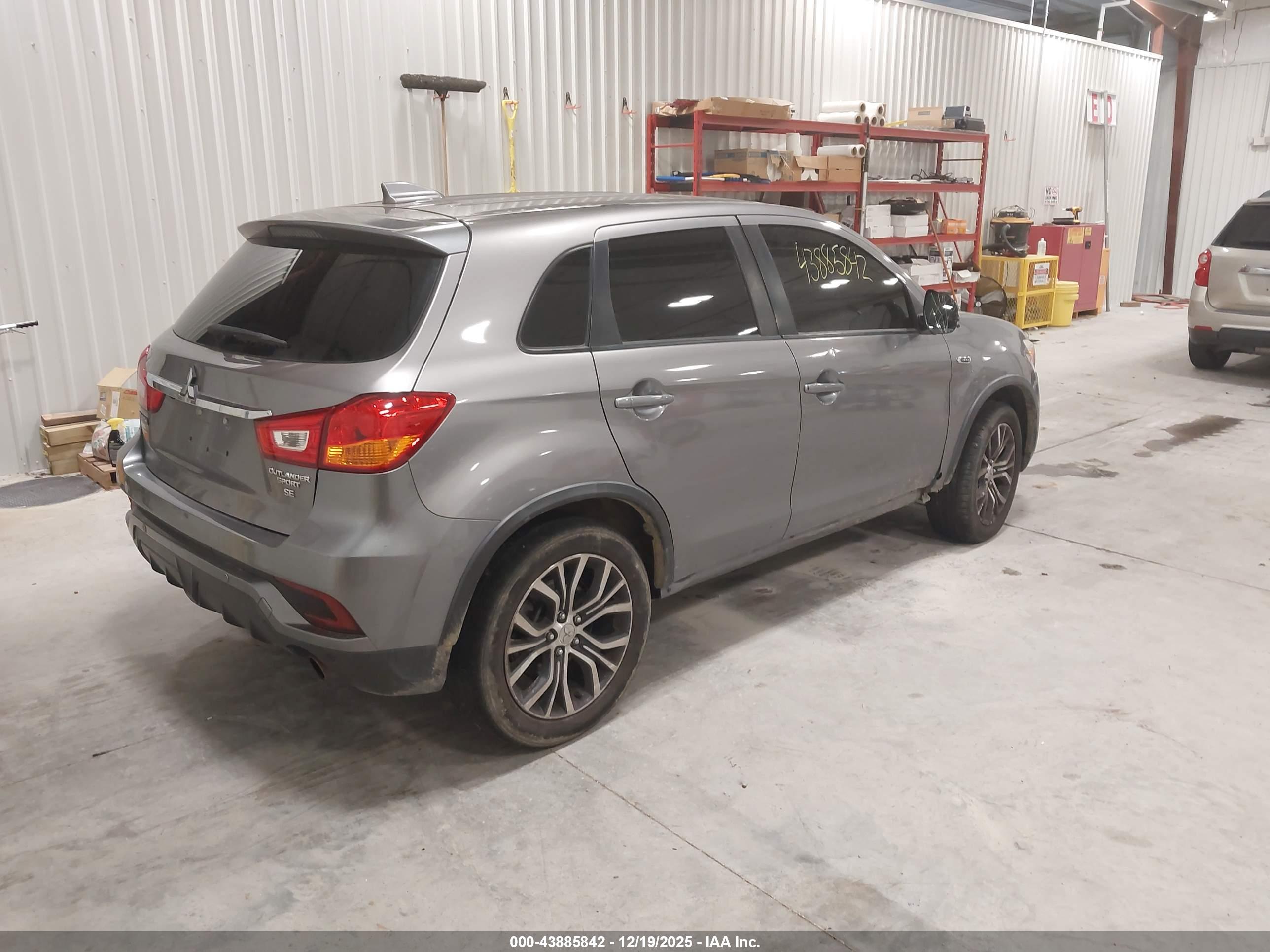 MITSUBISHI OUTLANDER image 4