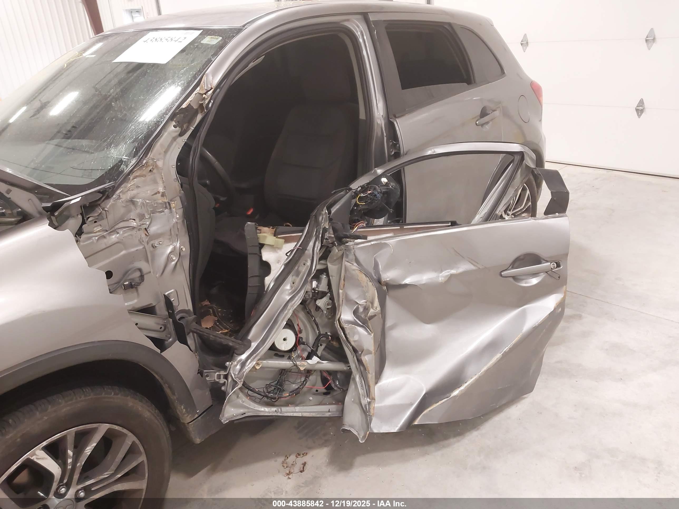 MITSUBISHI OUTLANDER image 6