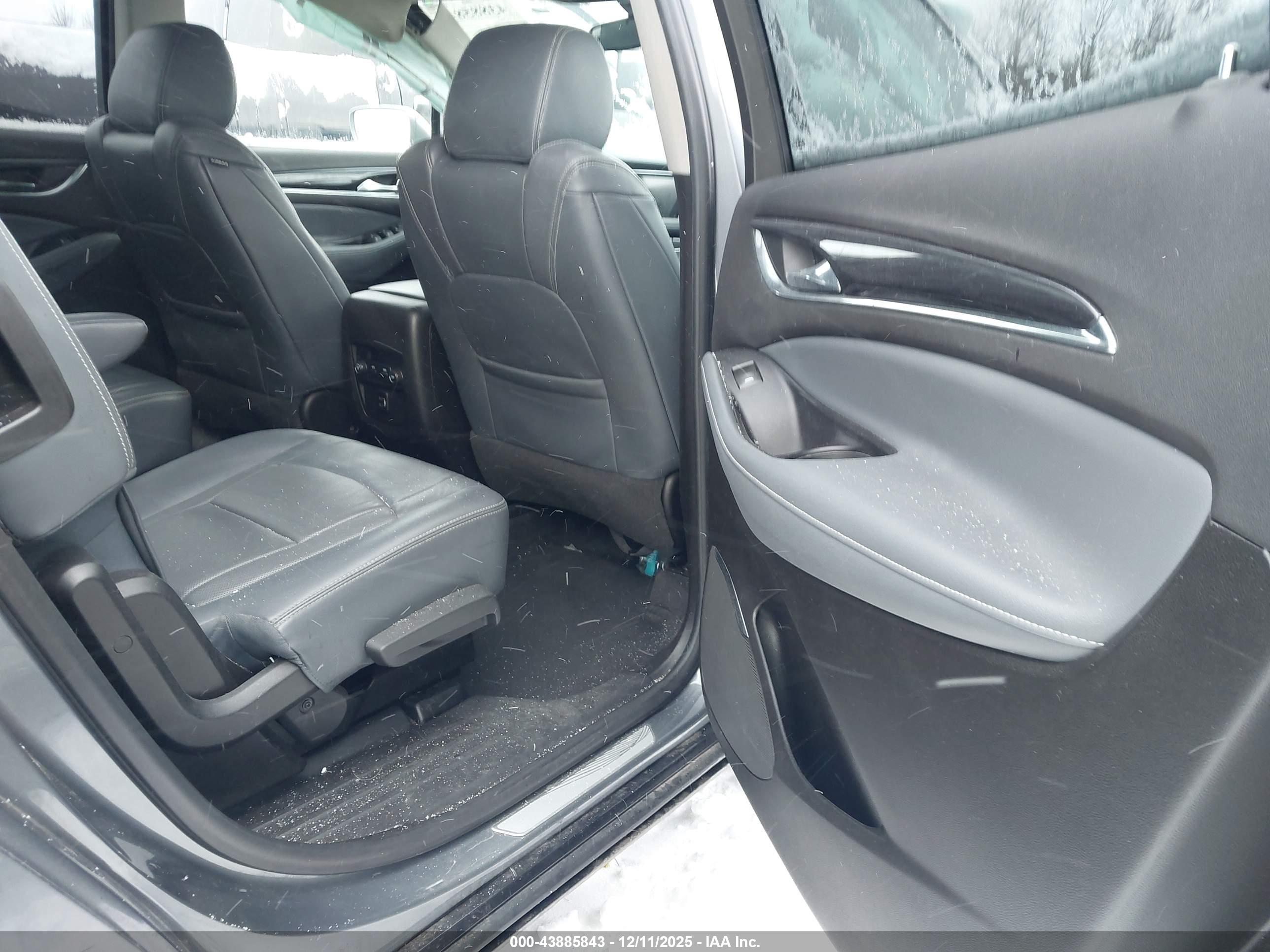 BUICK ENCLAVE image 8