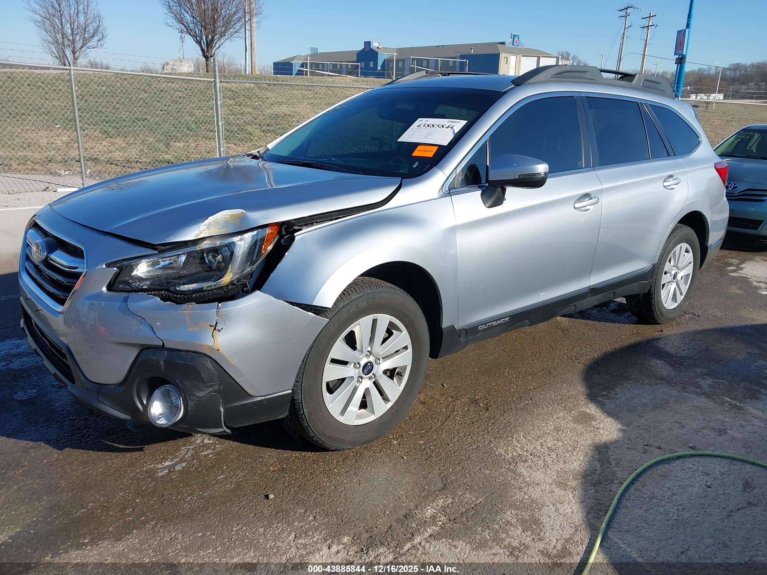 SUBARU OUTBACK image 2