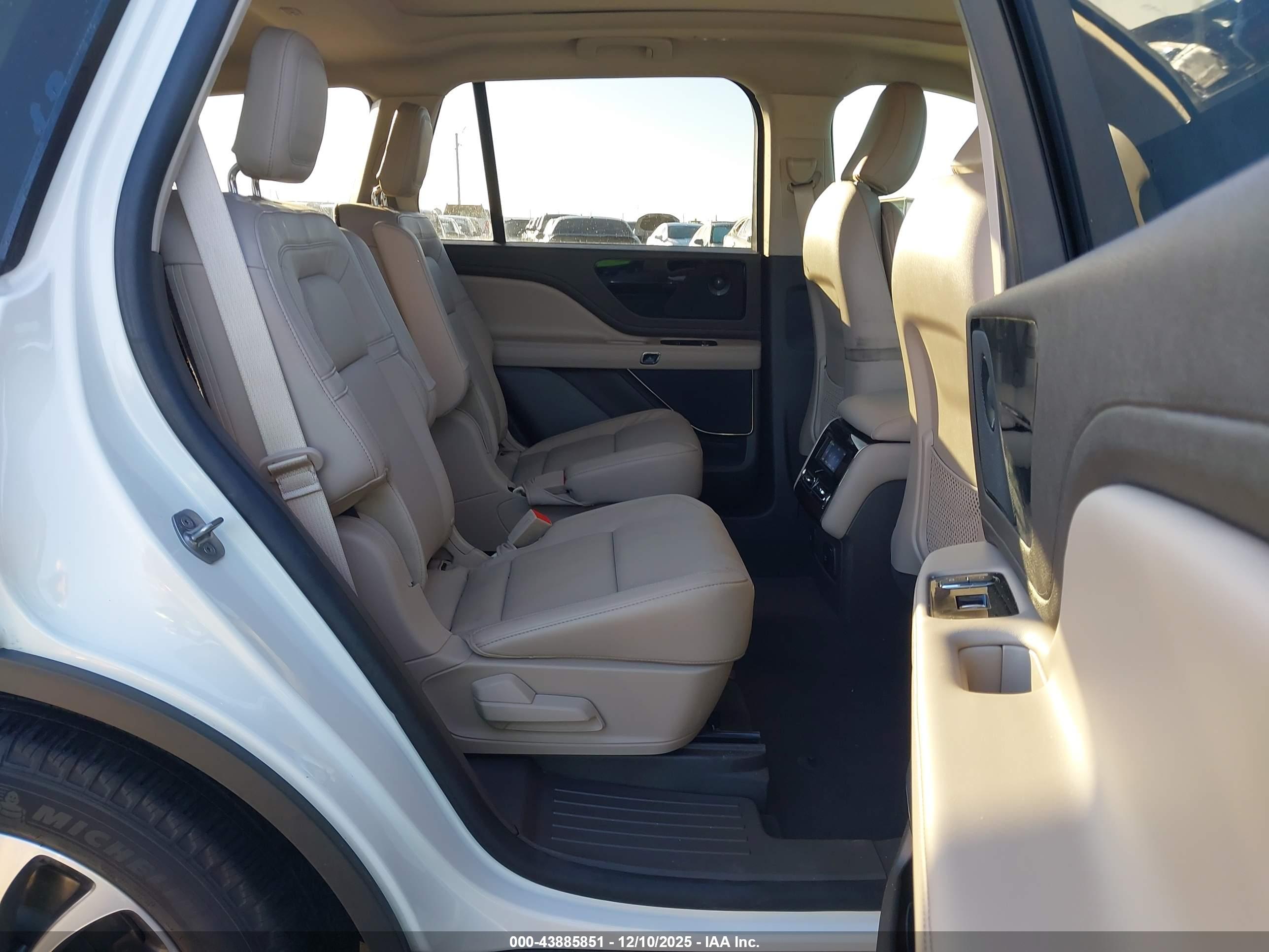 LINCOLN AVIATOR image 8