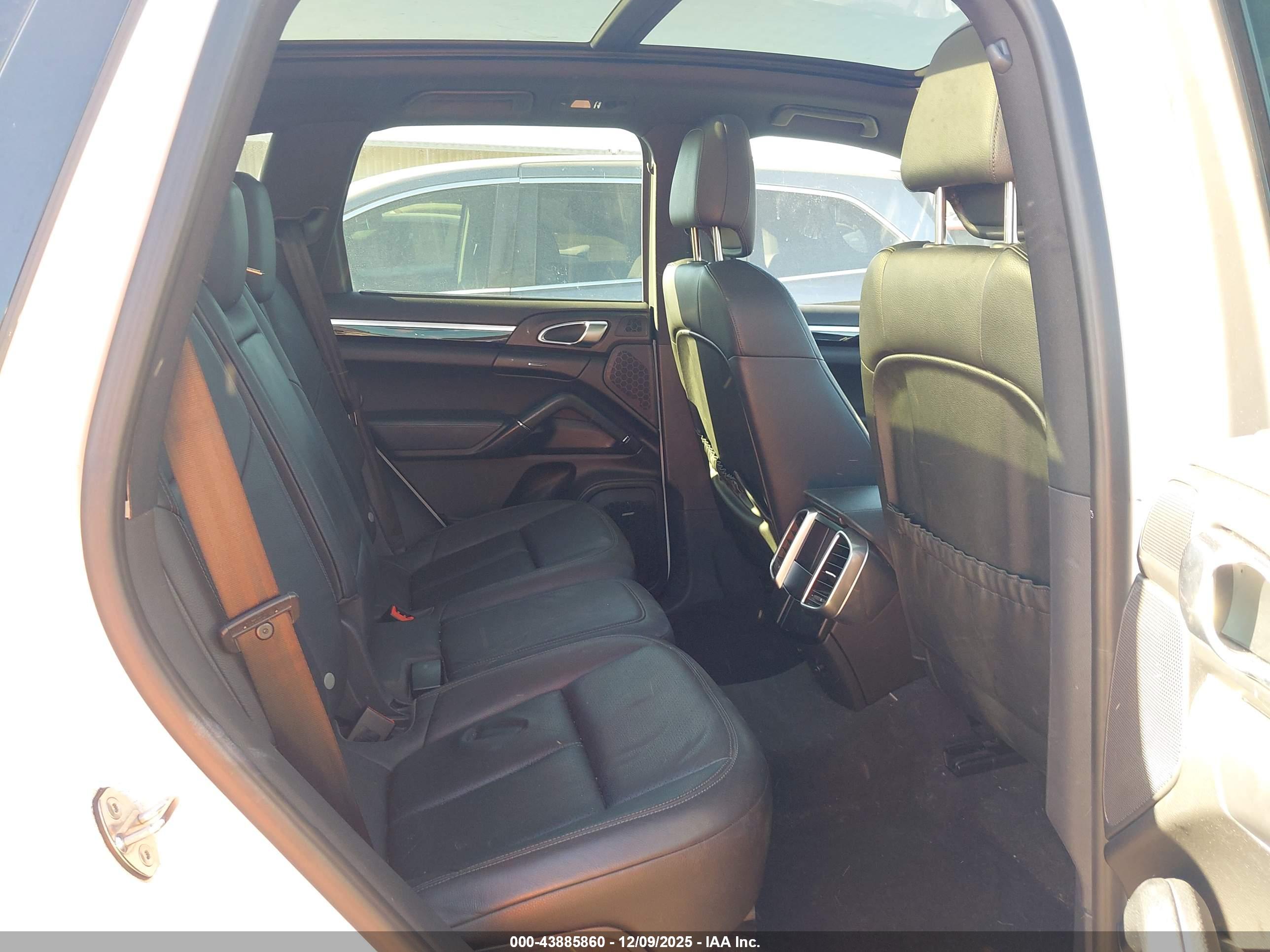 PORSCHE CAYENNE image 8