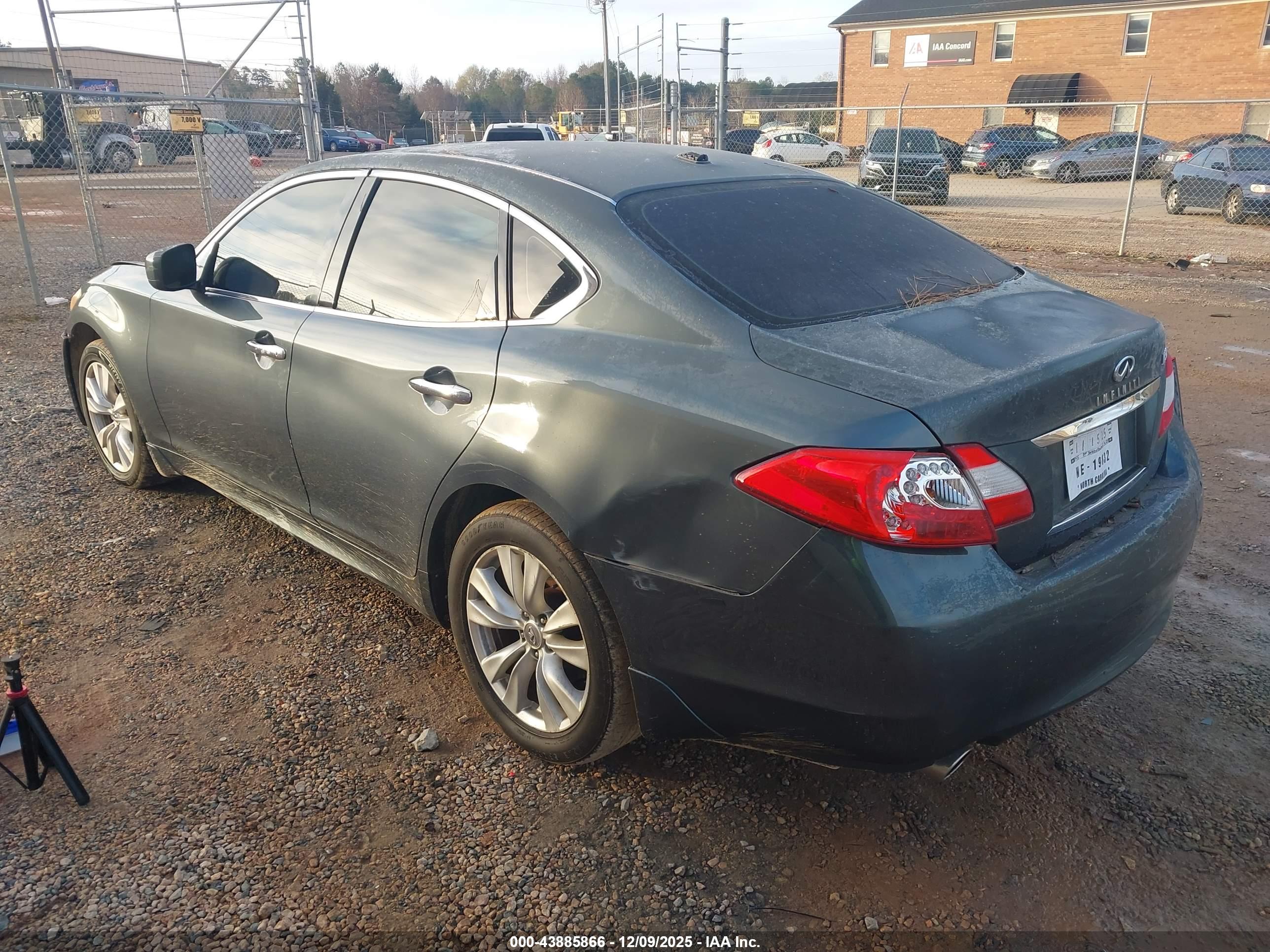 INFINITI M37X image 3