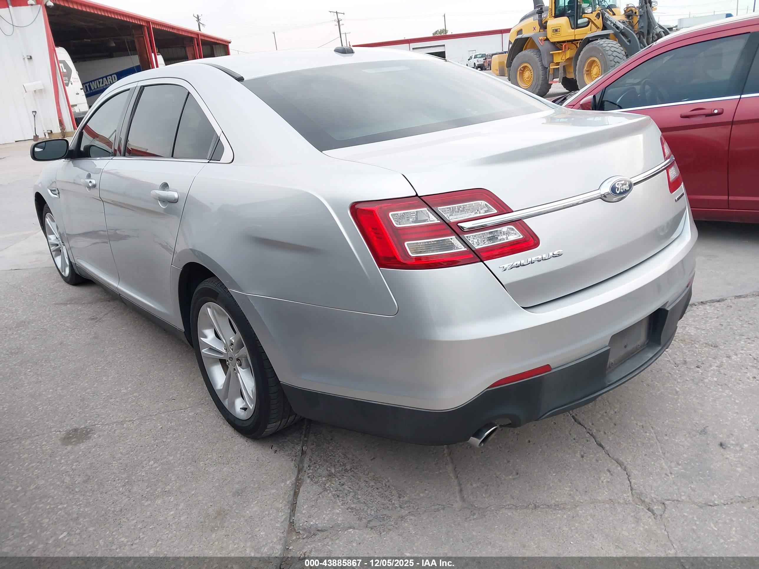 FORD TAURUS image 3