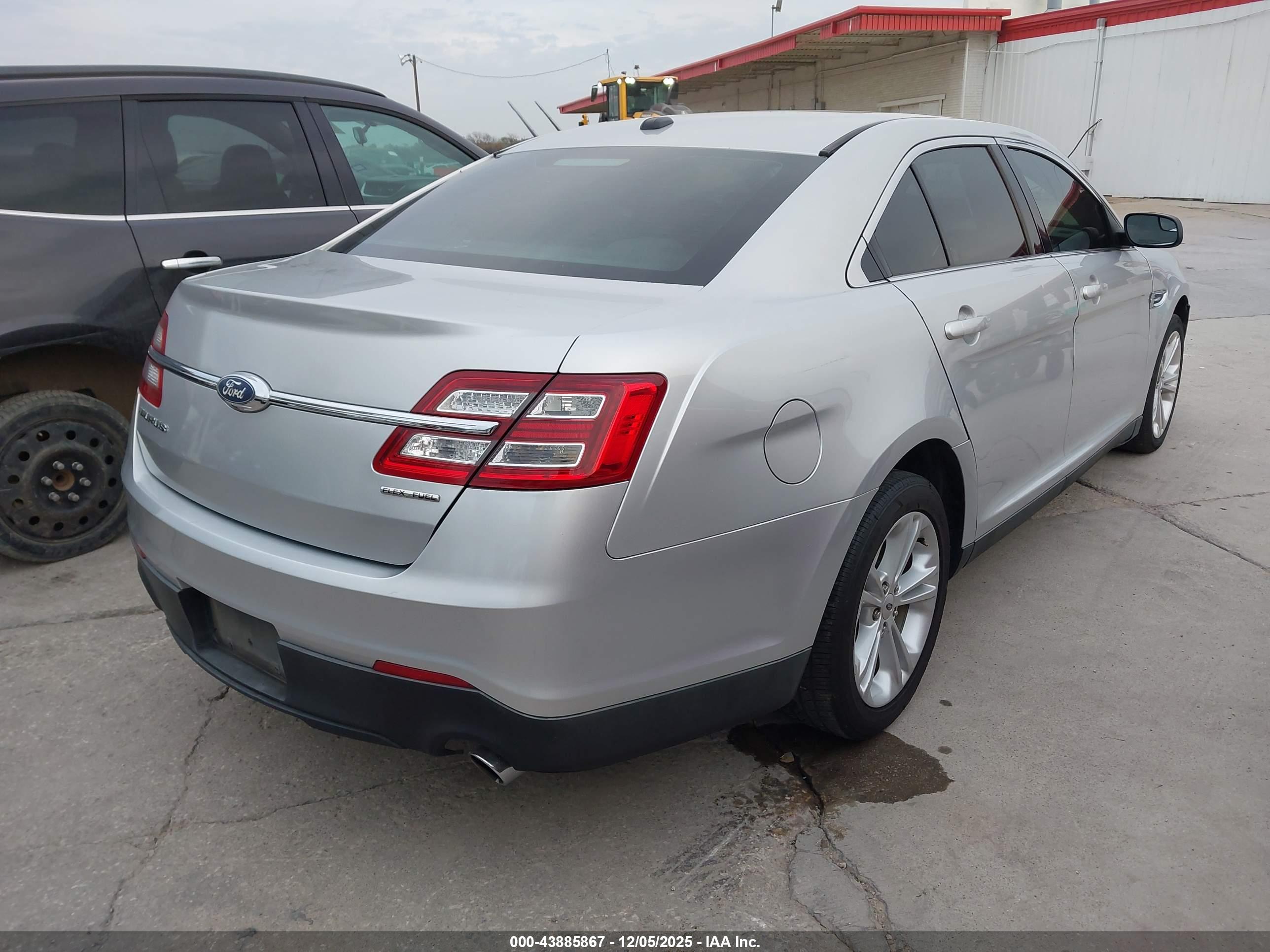 FORD TAURUS image 4