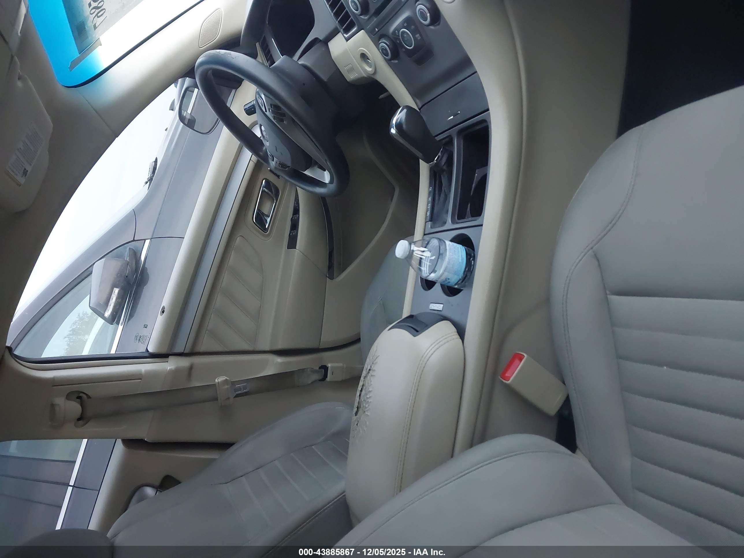 FORD TAURUS image 5