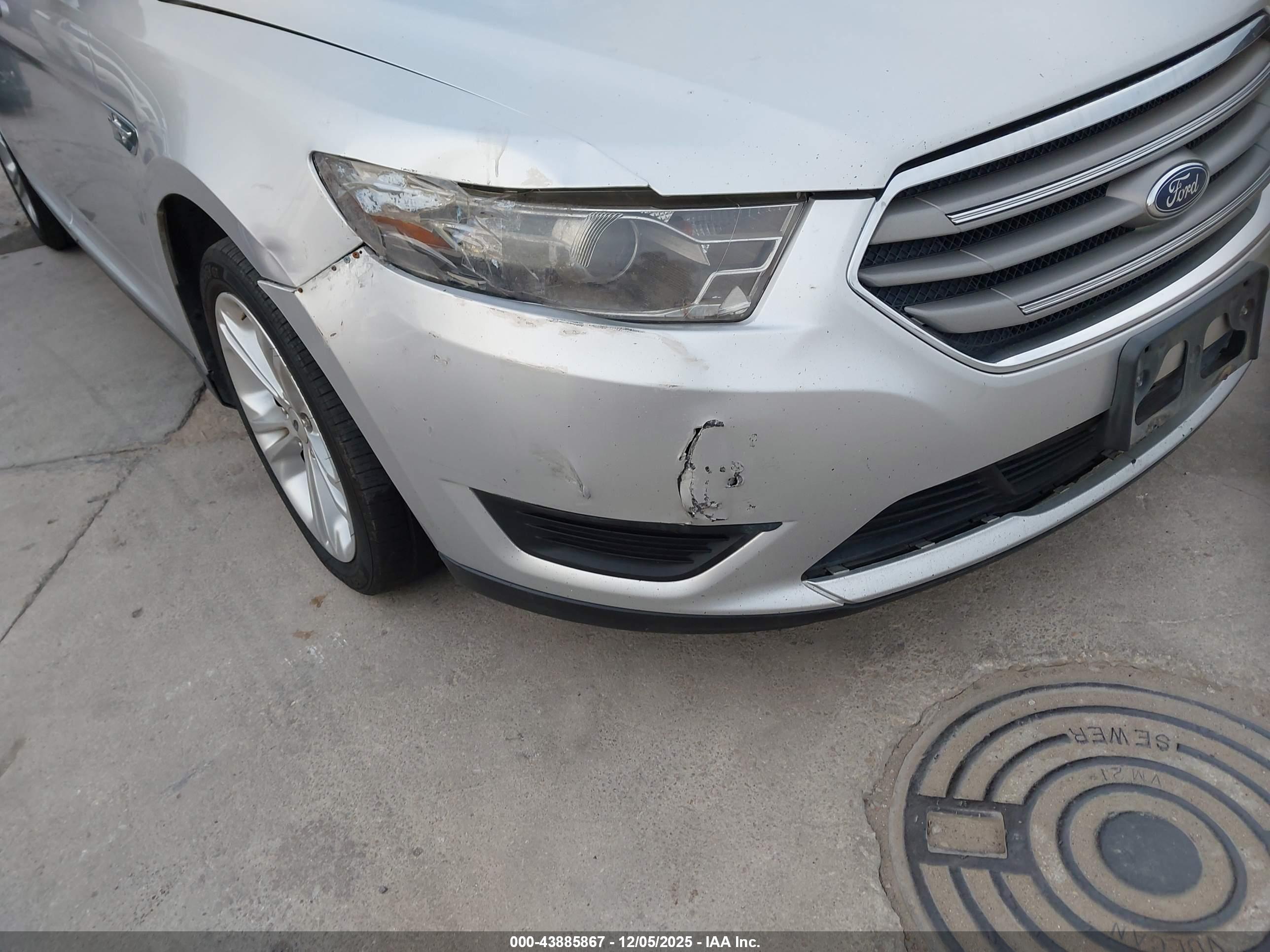 FORD TAURUS image 6