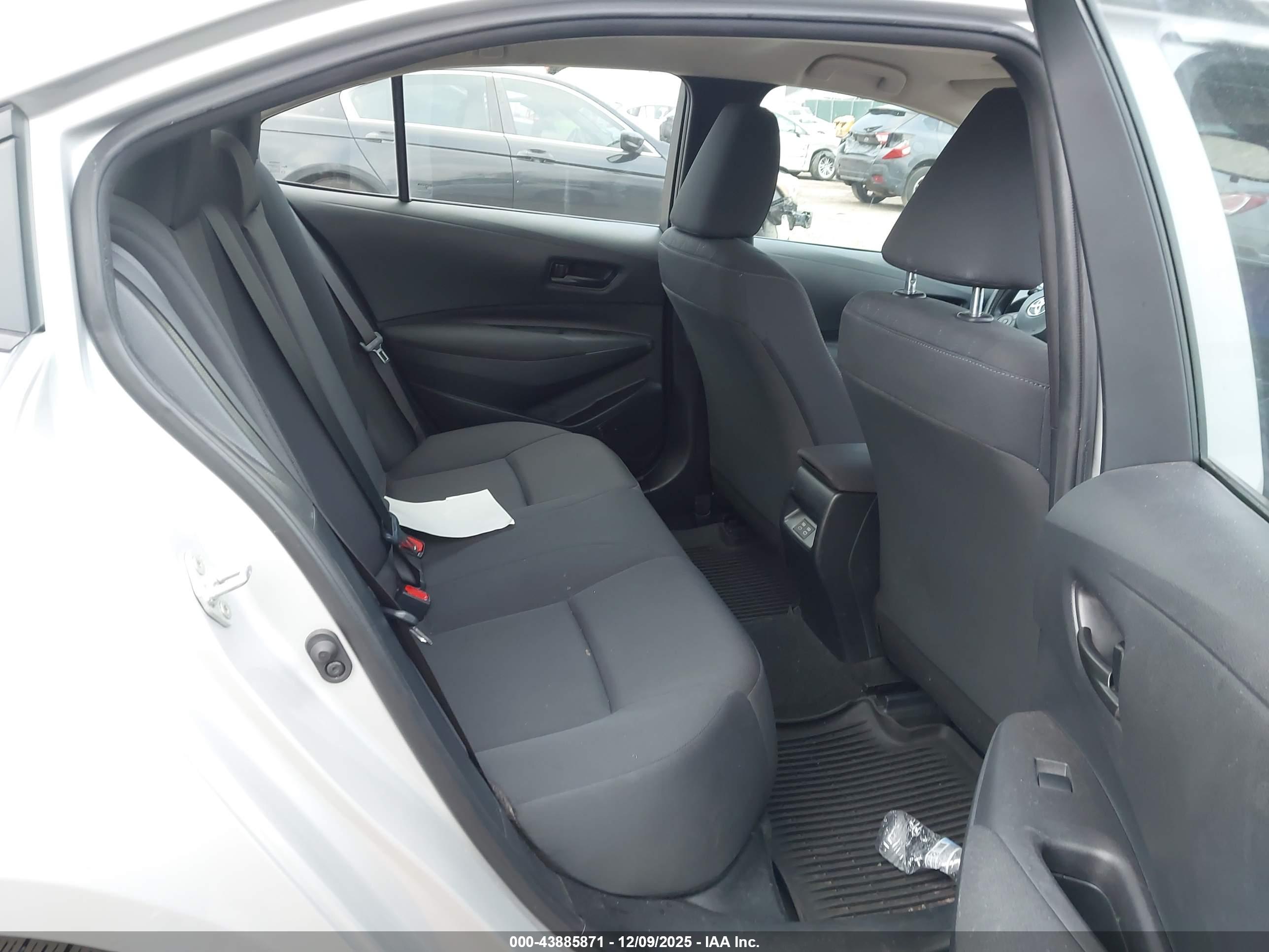 TOYOTA COROLLA image 8