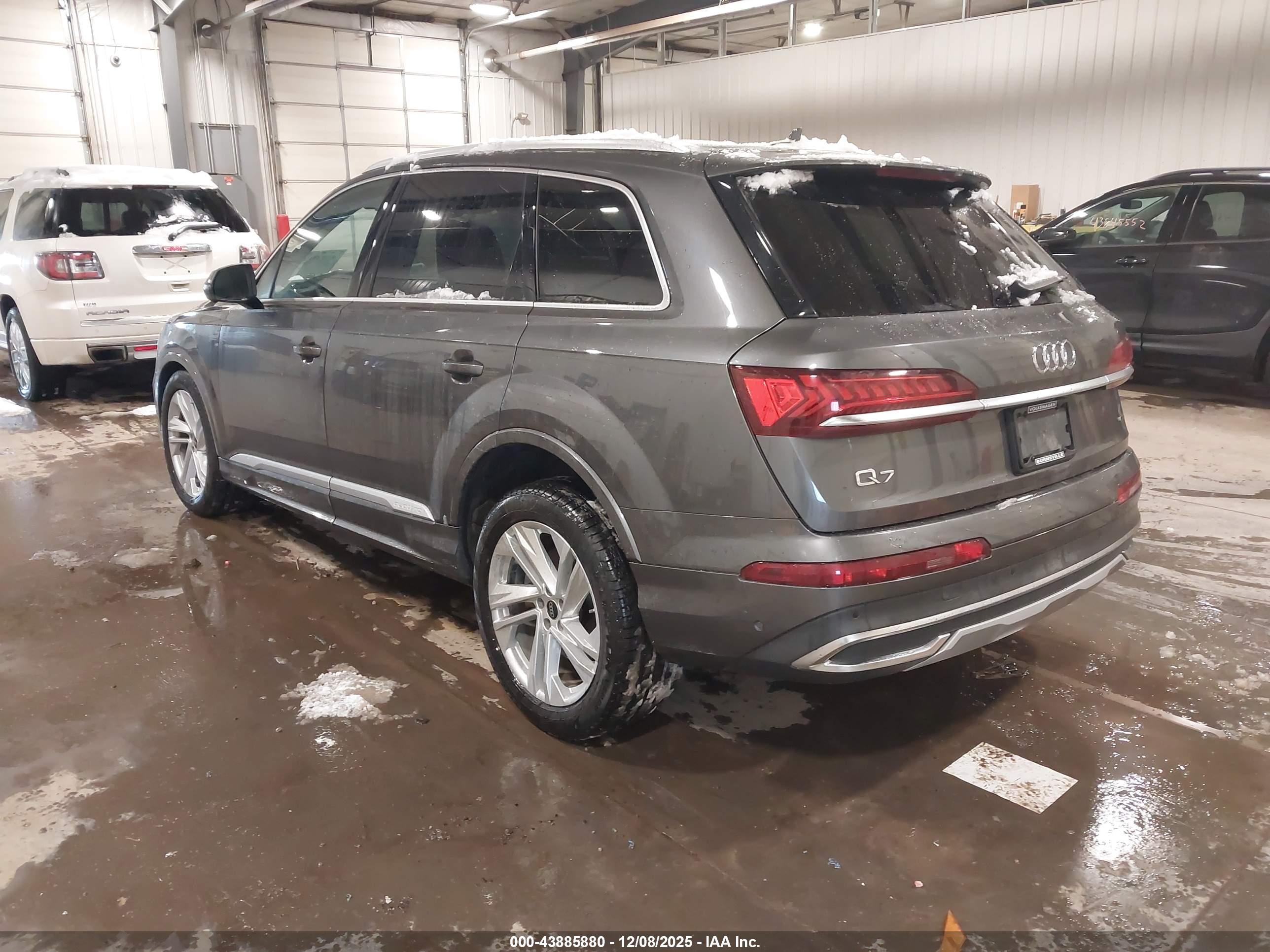 AUDI Q7 image 3
