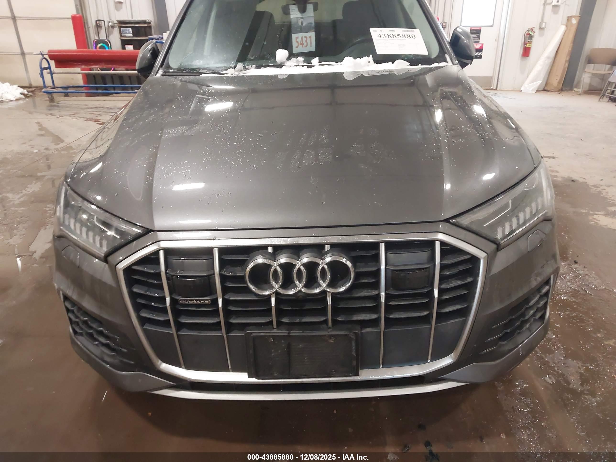 AUDI Q7 image 6