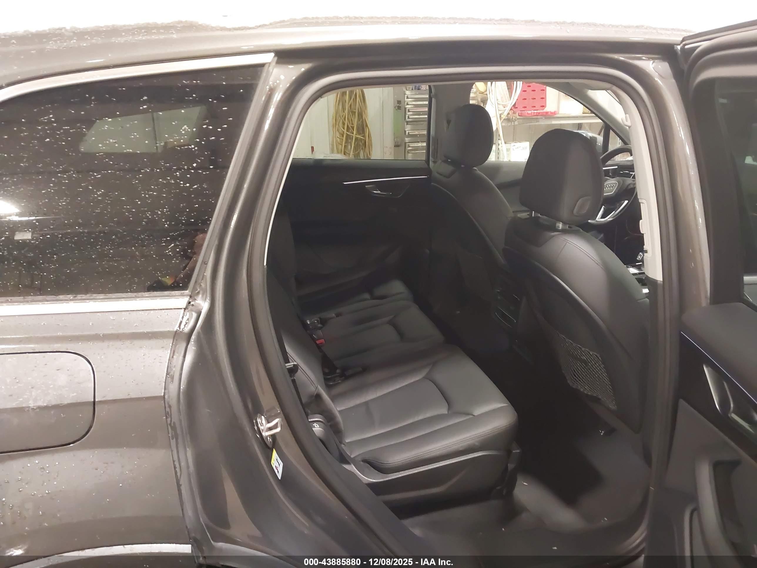 AUDI Q7 image 8