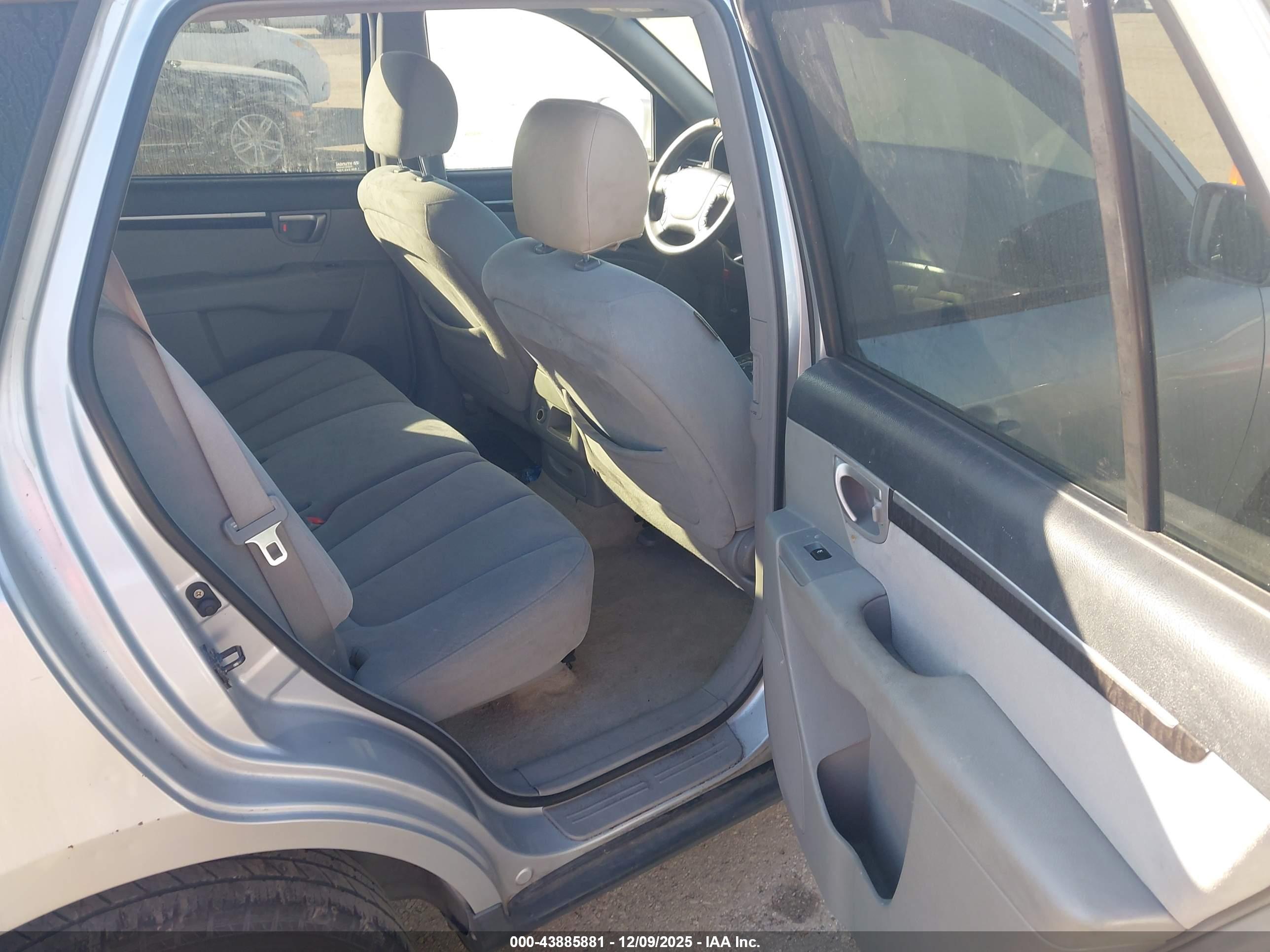 HYUNDAI SANTA image 8