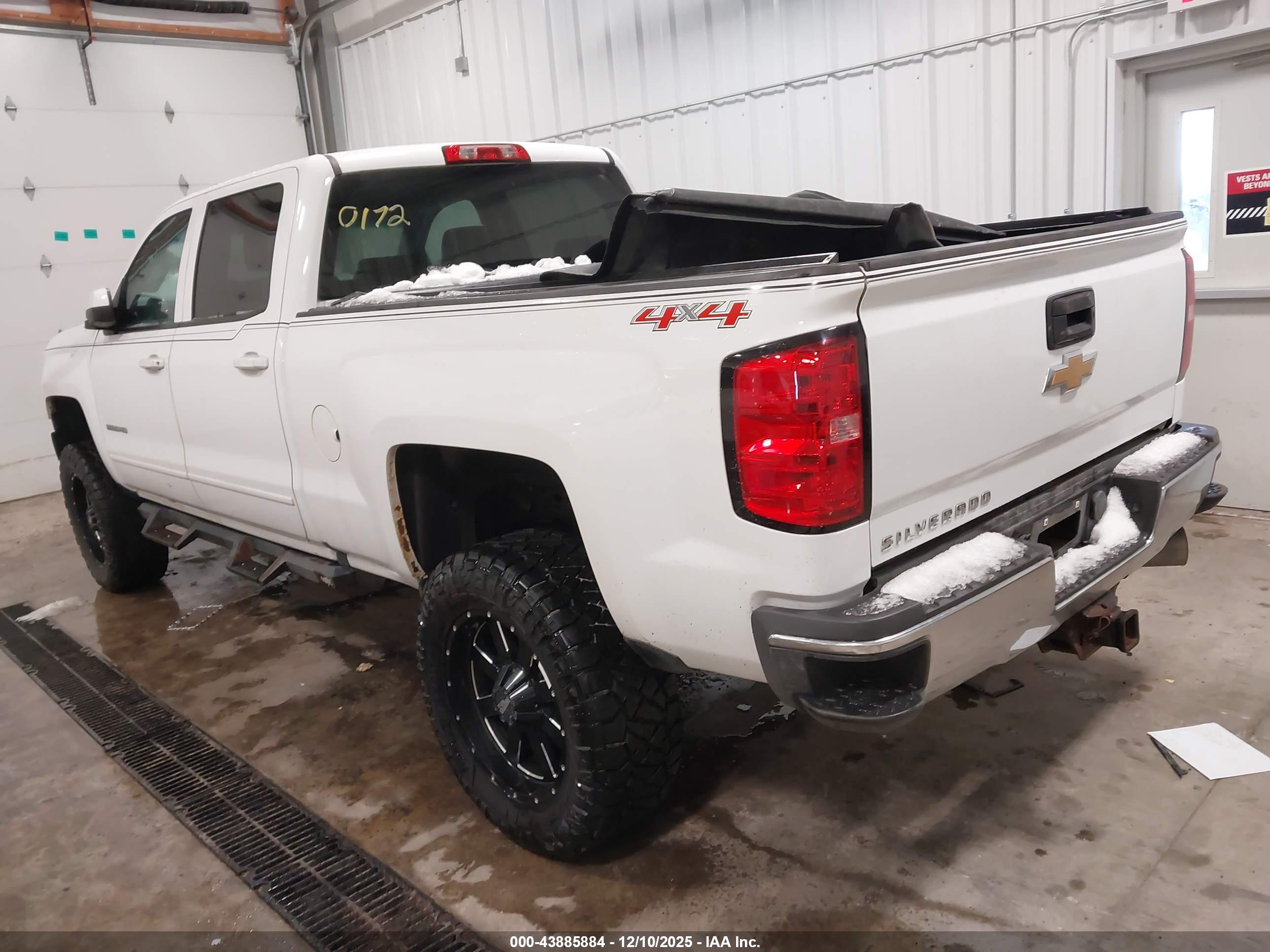 CHEVROLET SILVERADO image 3