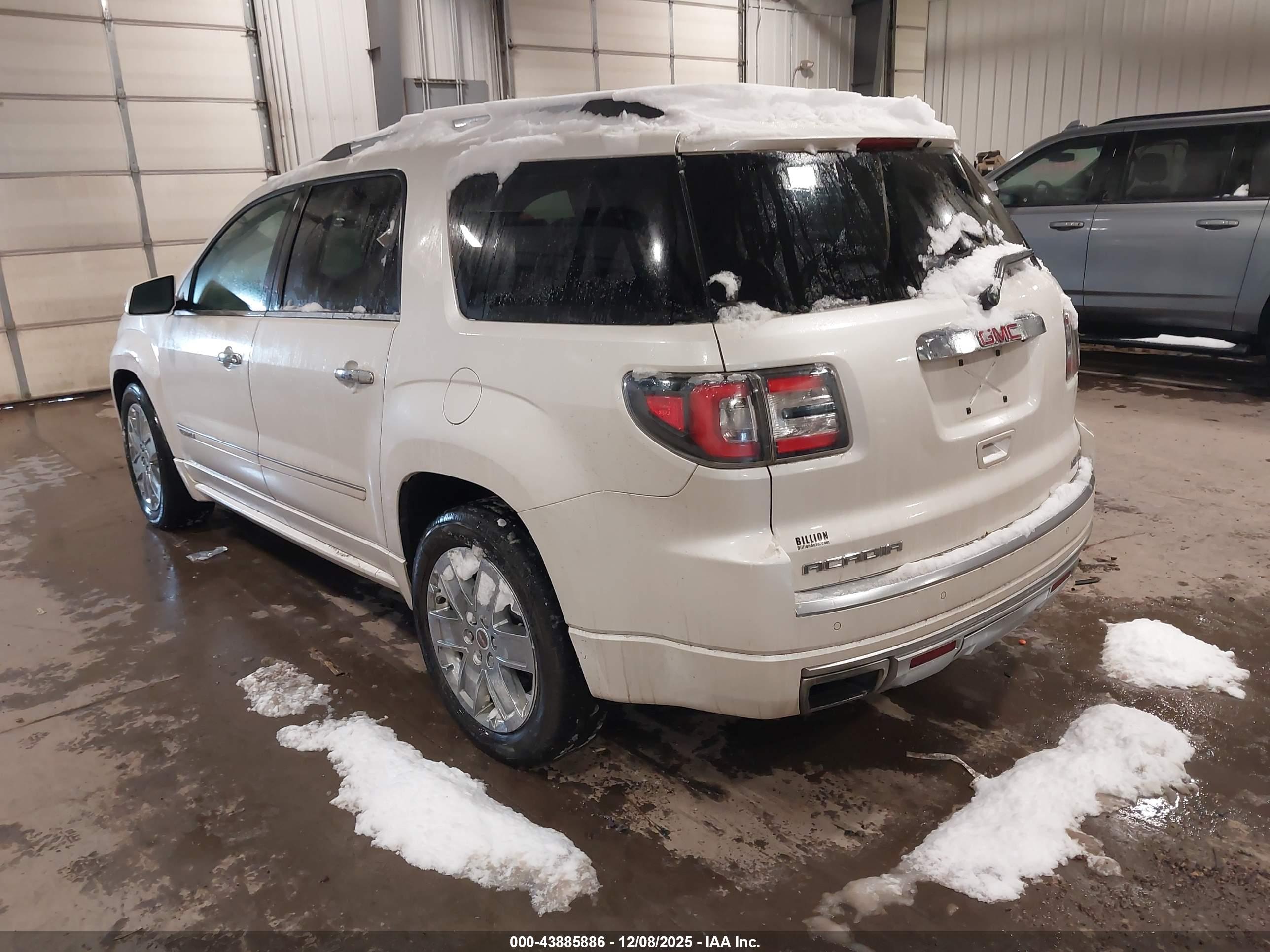 GMC ACADIA image 3