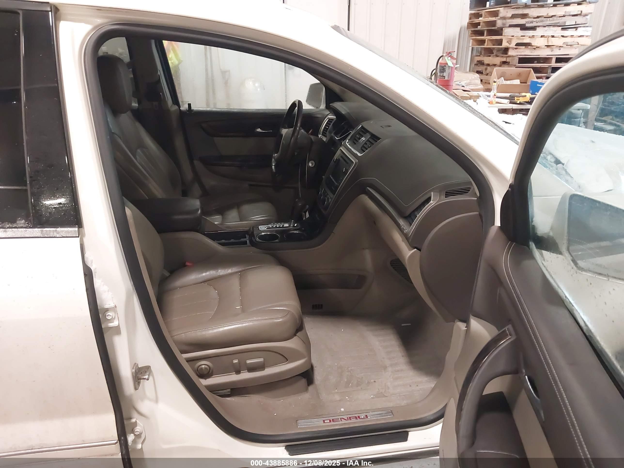 GMC ACADIA image 5