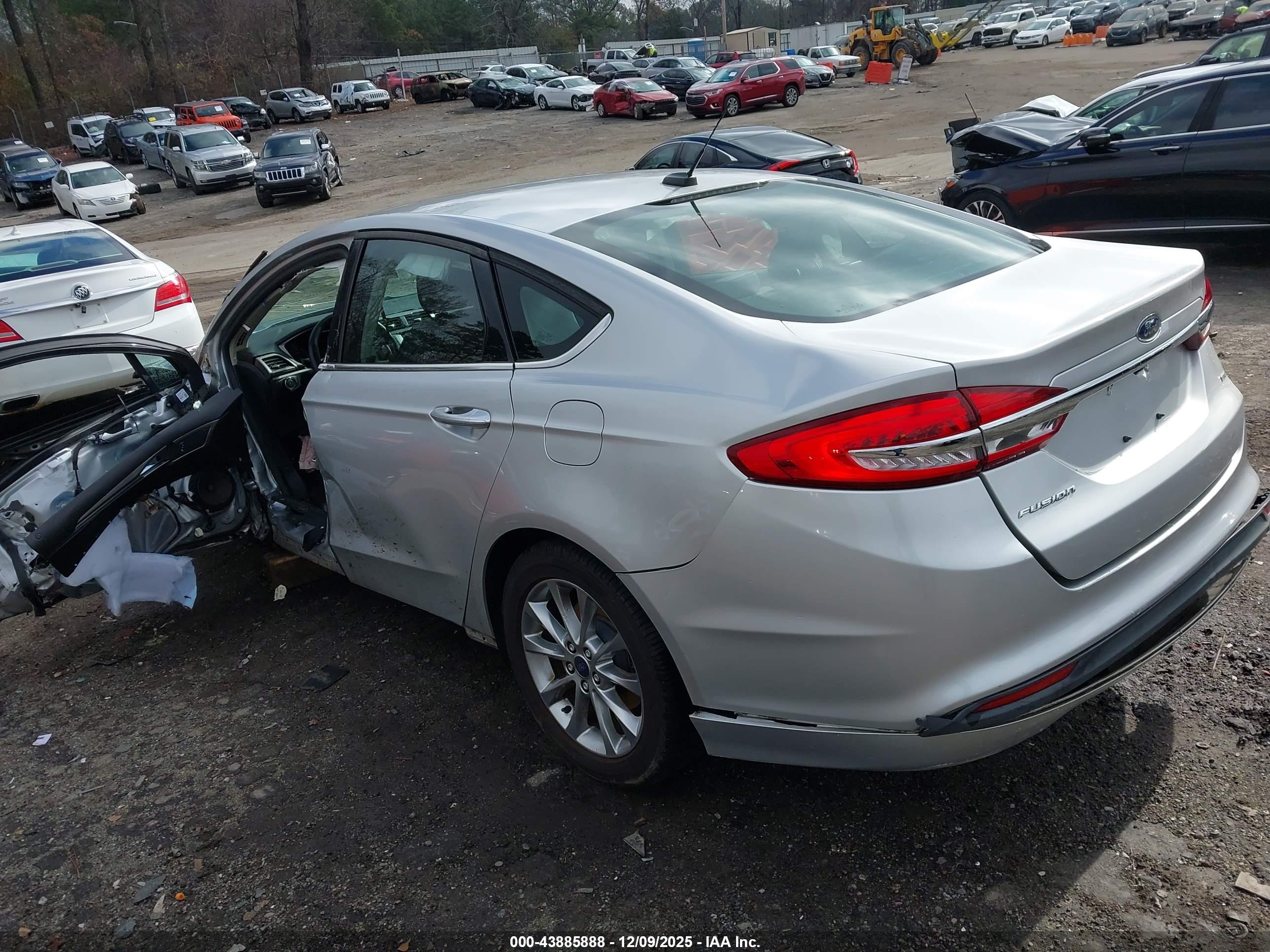 FORD FUSION image 3
