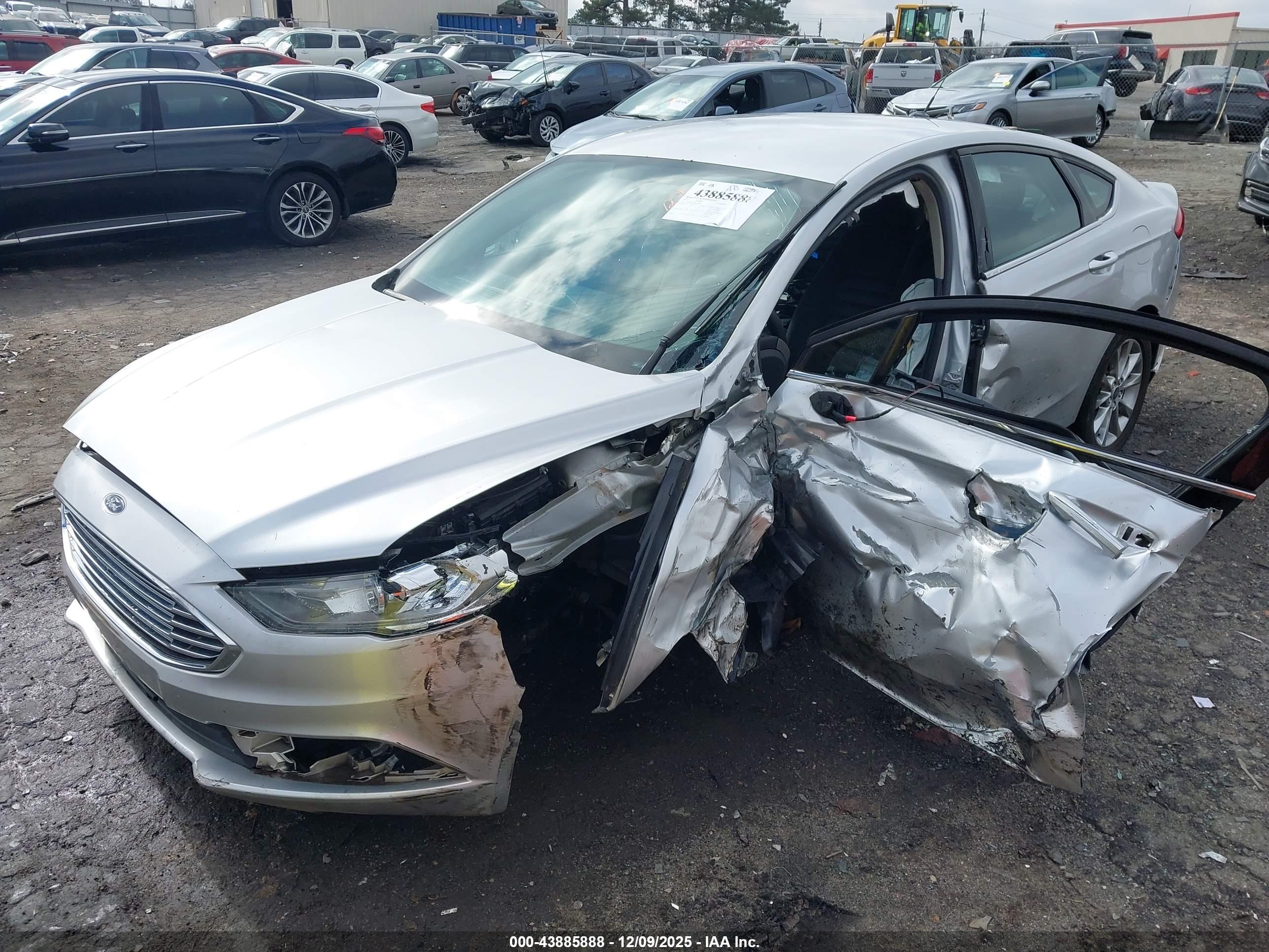 FORD FUSION image 6
