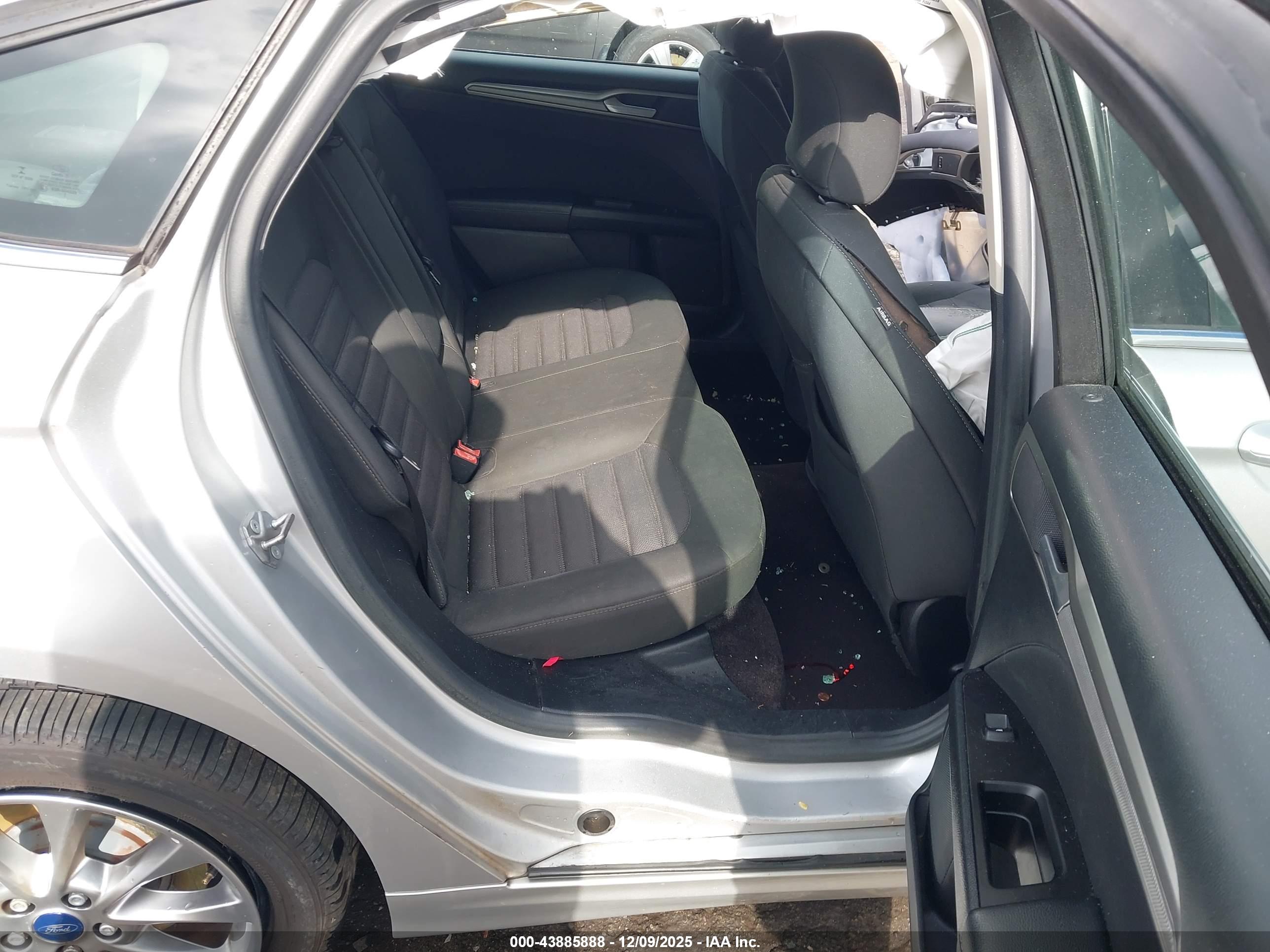 FORD FUSION image 8
