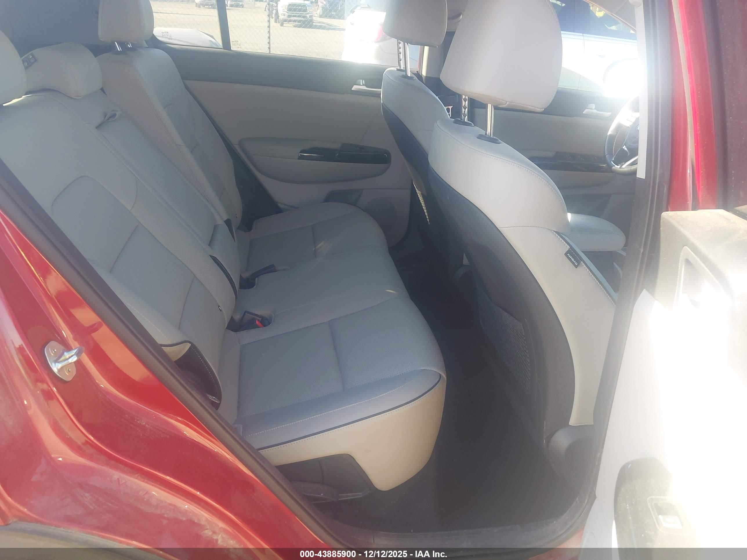 KIA SPORTAGE image 8