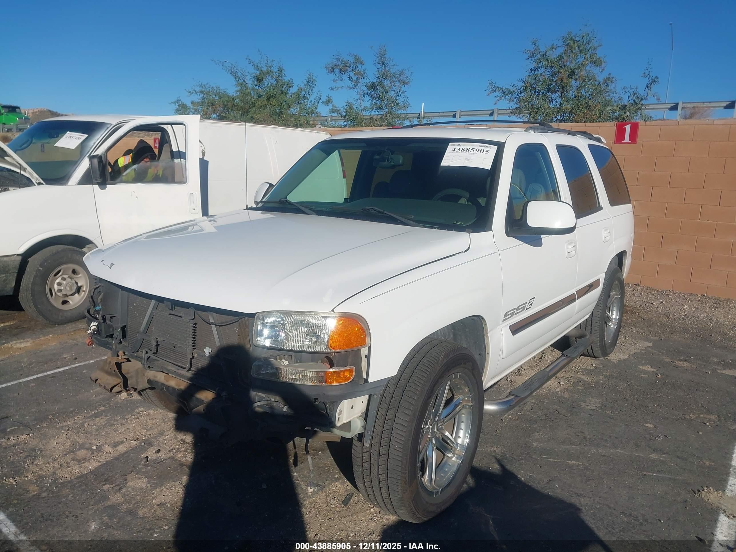 GMC YUKON image 2