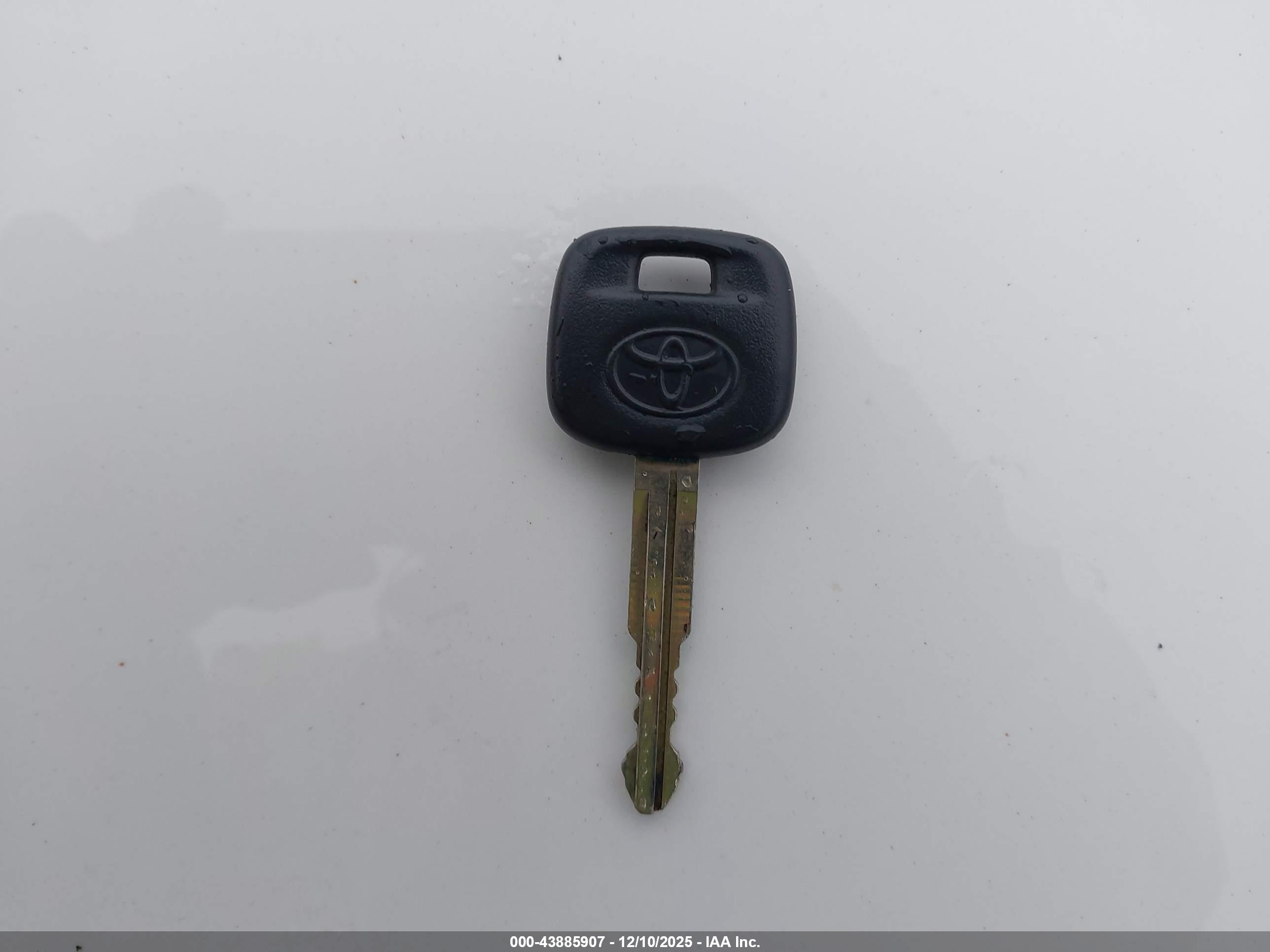 TOYOTA YARIS image 11