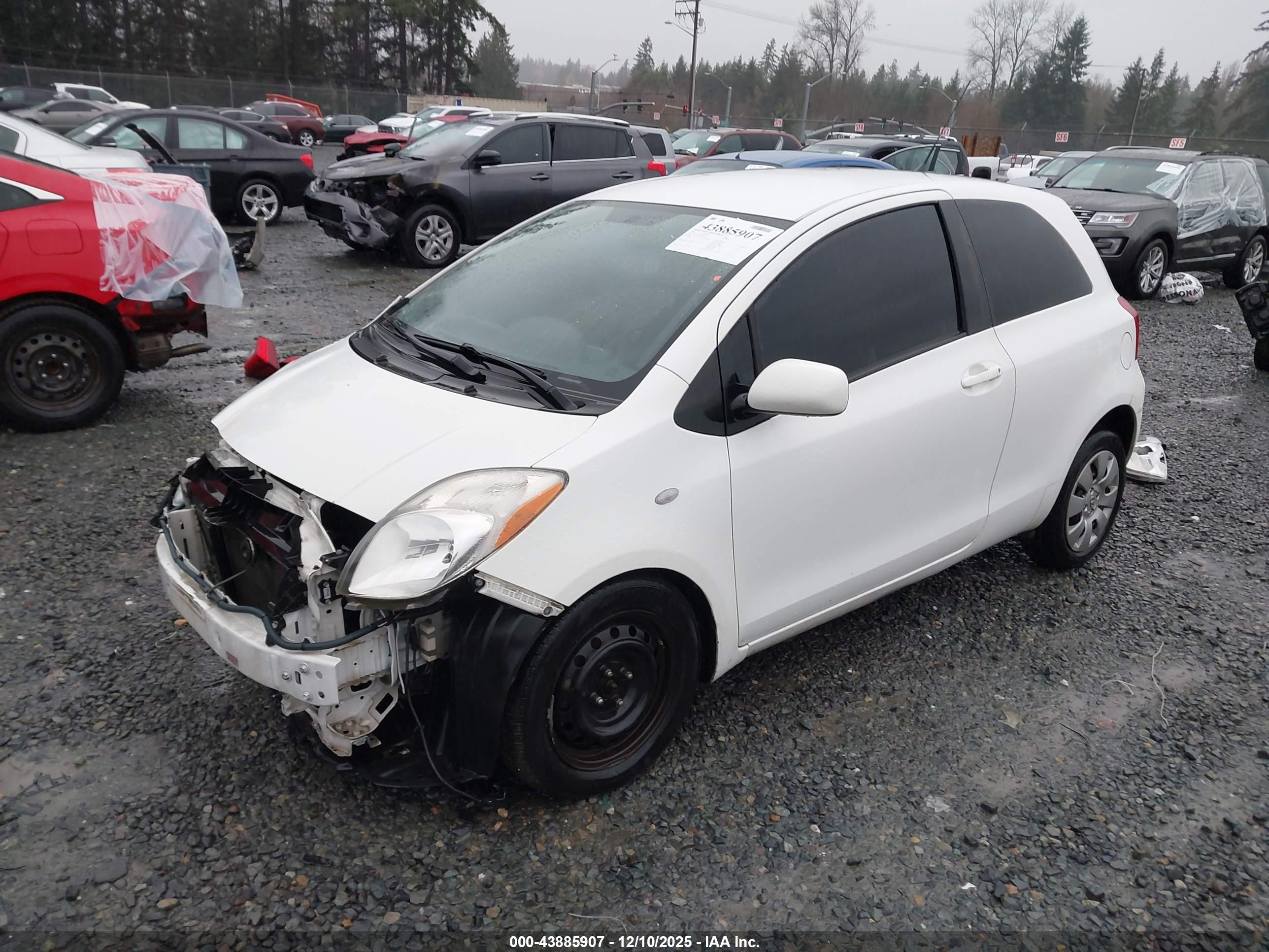 TOYOTA YARIS image 2
