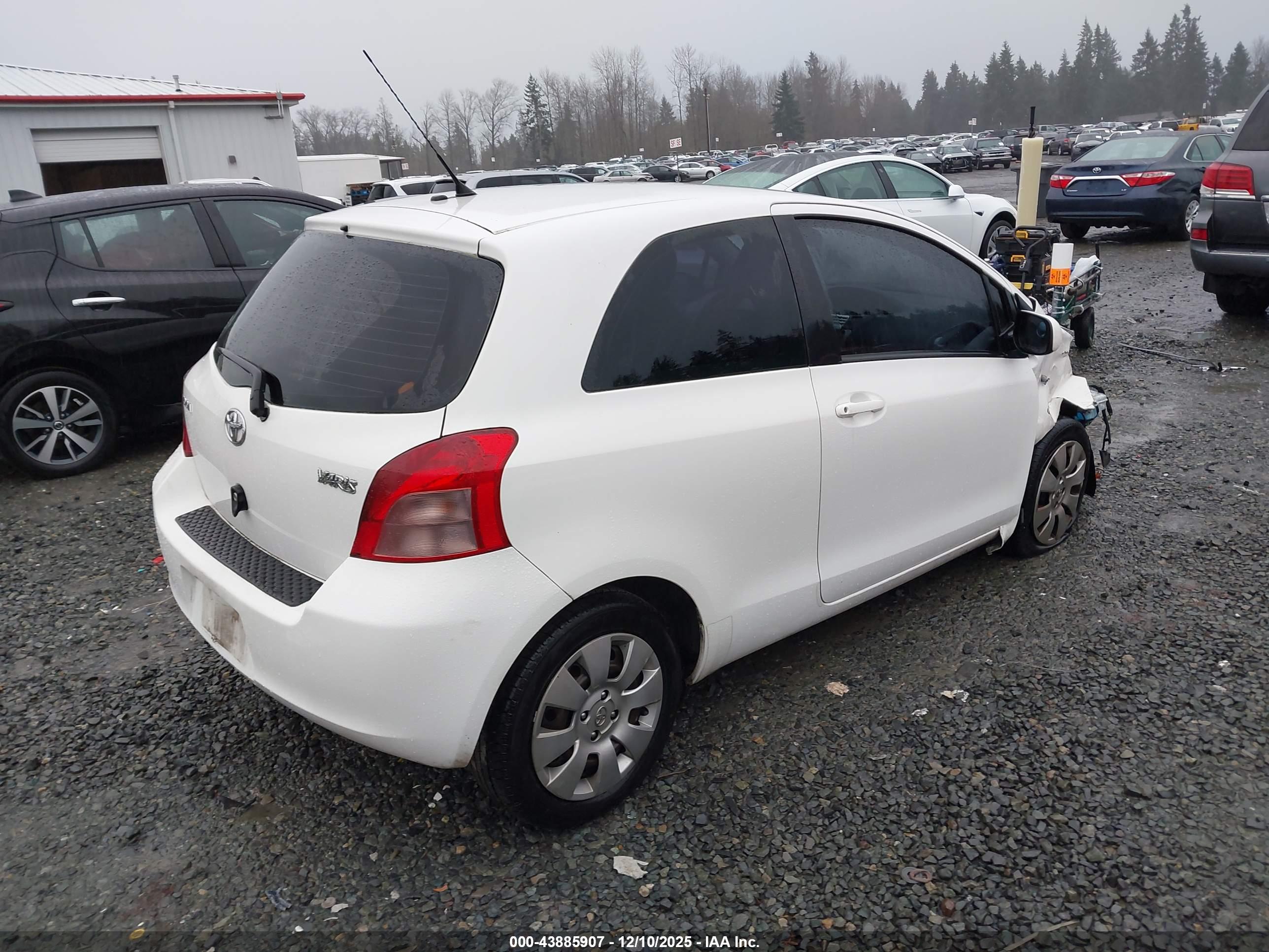 TOYOTA YARIS image 4