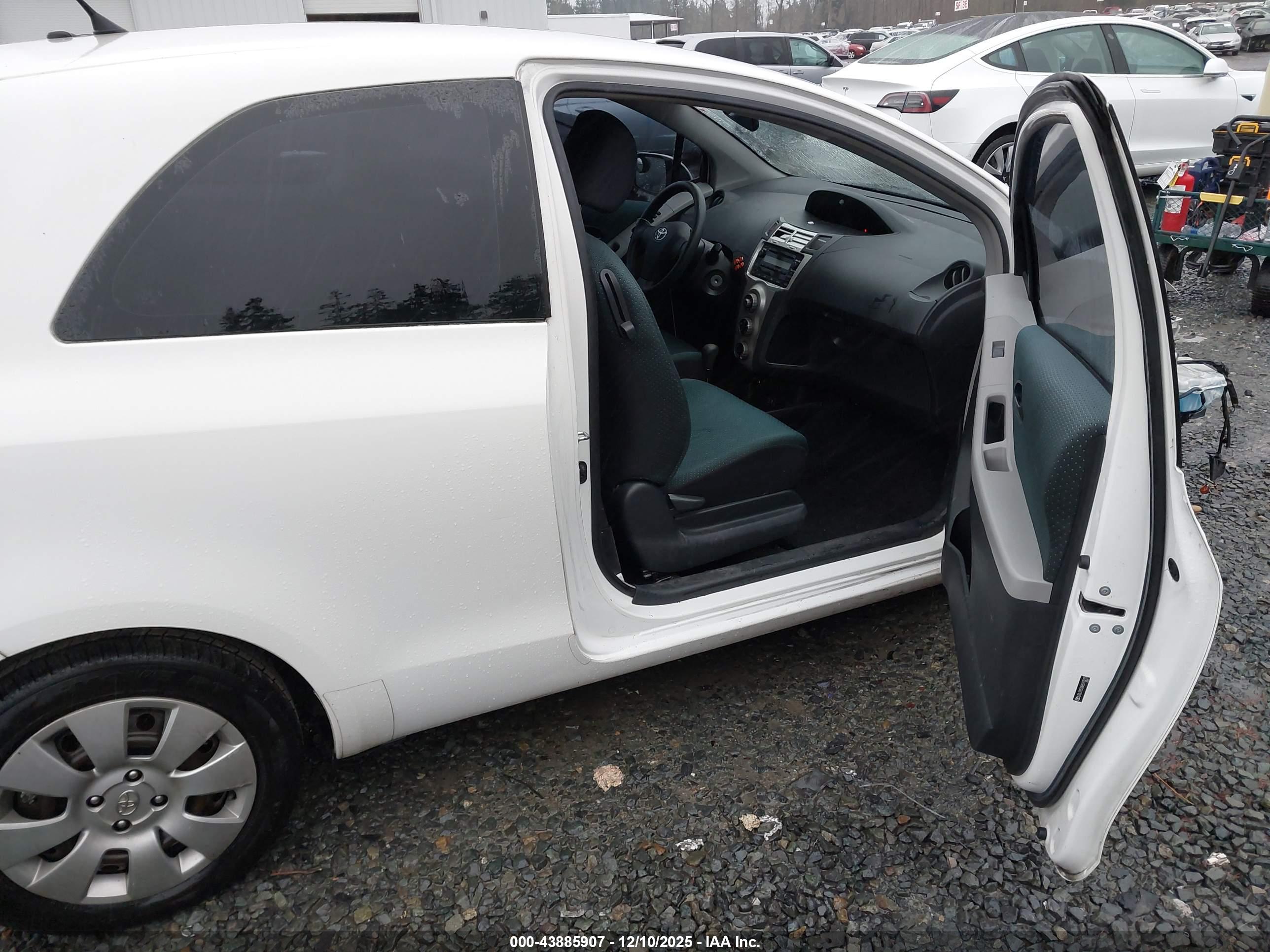 TOYOTA YARIS image 5