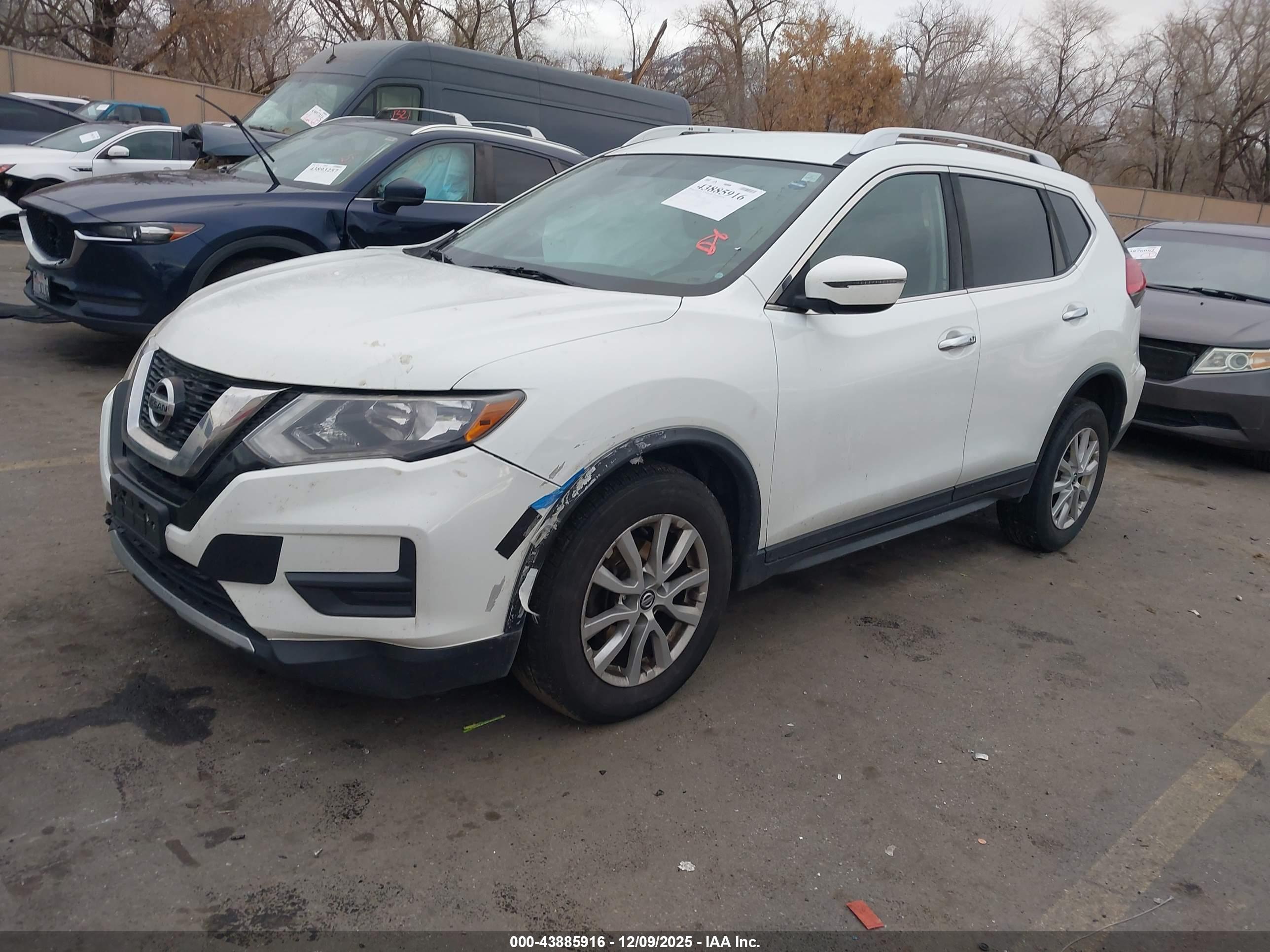 NISSAN ROGUE image 2
