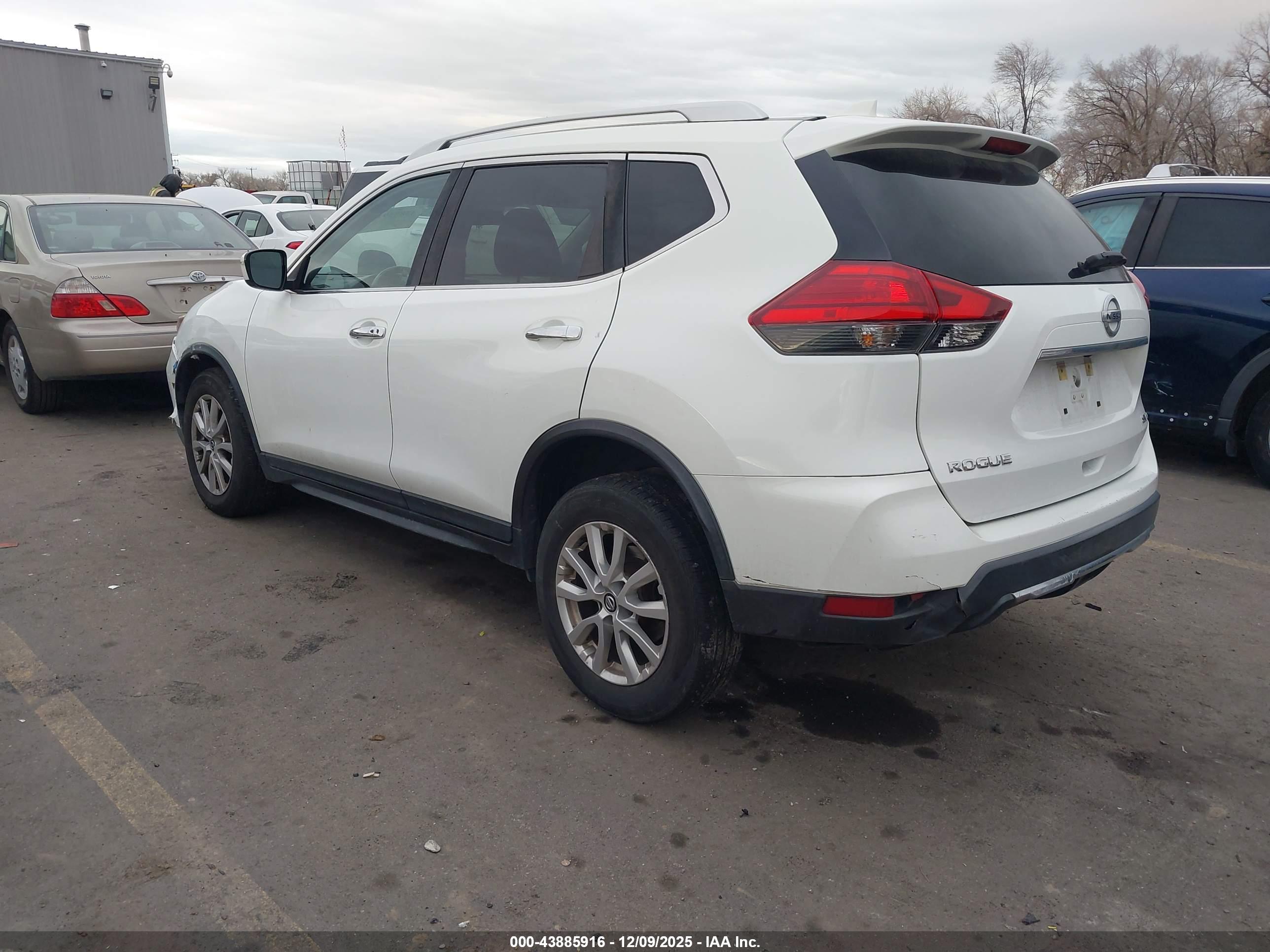 NISSAN ROGUE image 3