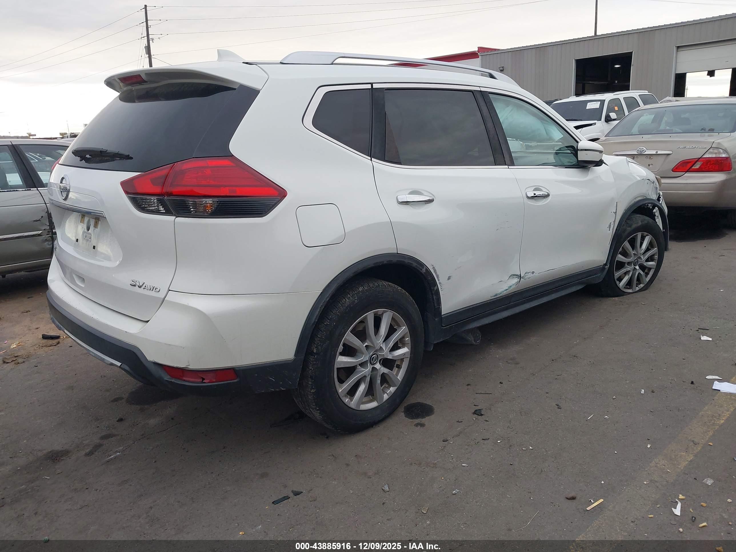 NISSAN ROGUE image 4