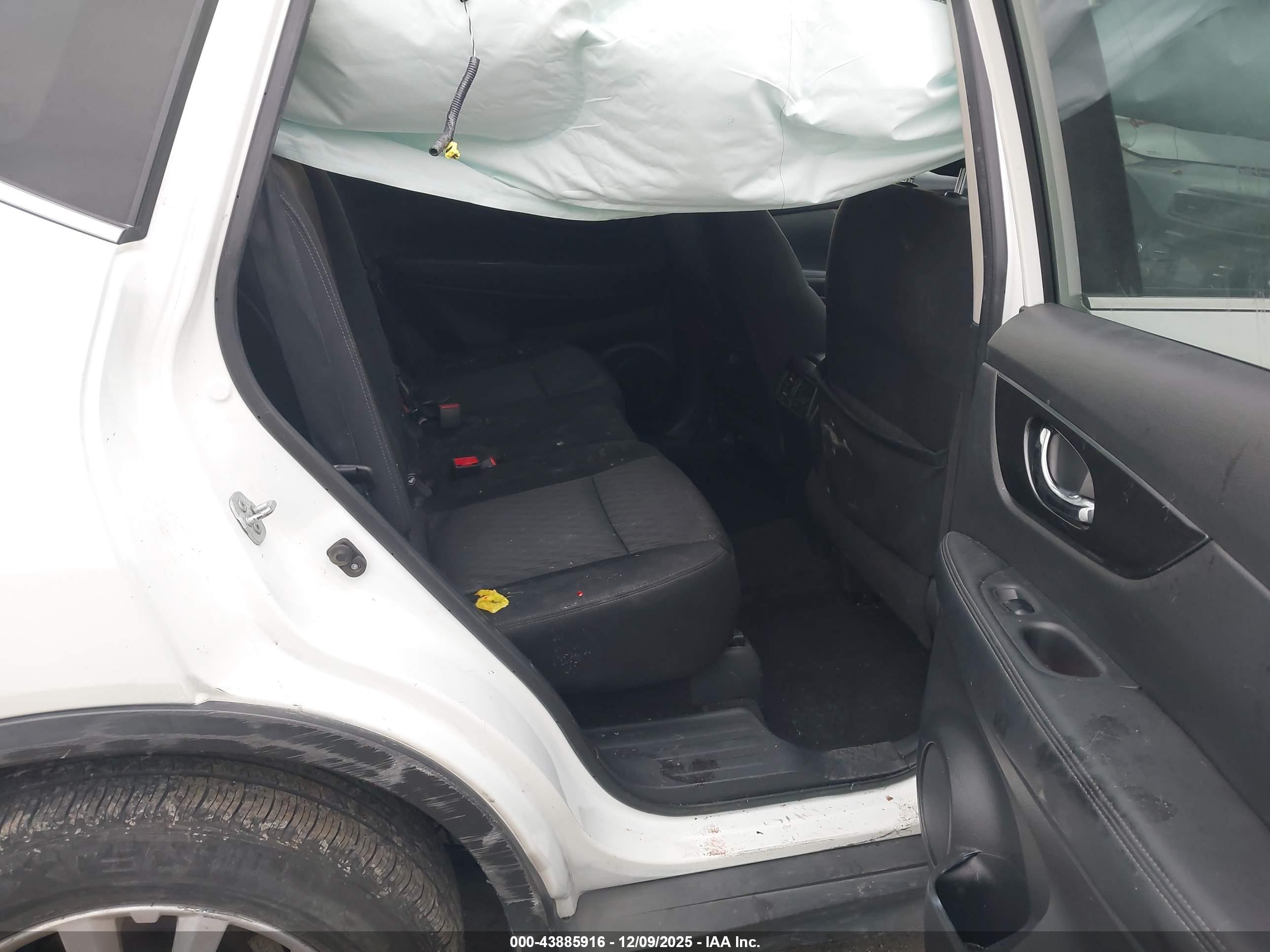 NISSAN ROGUE image 8