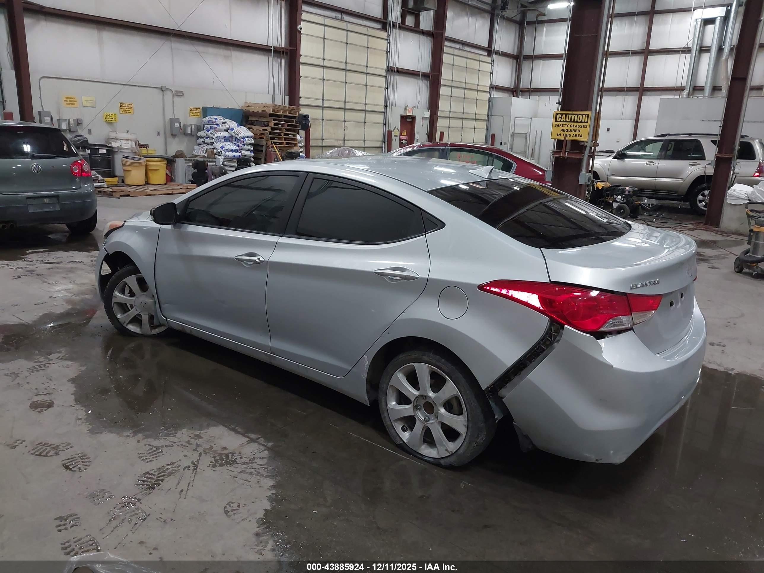 HYUNDAI ELANTRA image 3