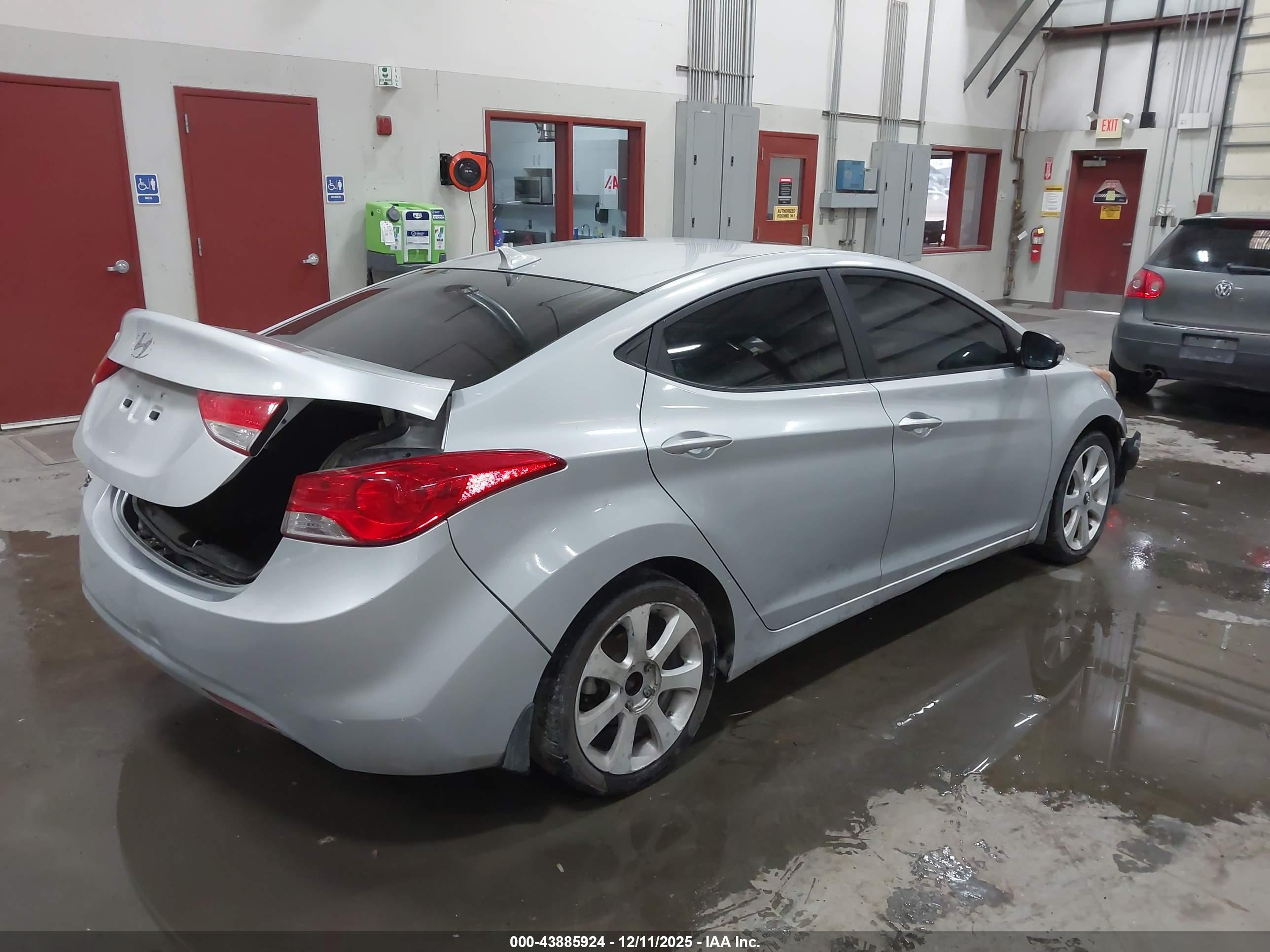 HYUNDAI ELANTRA image 4