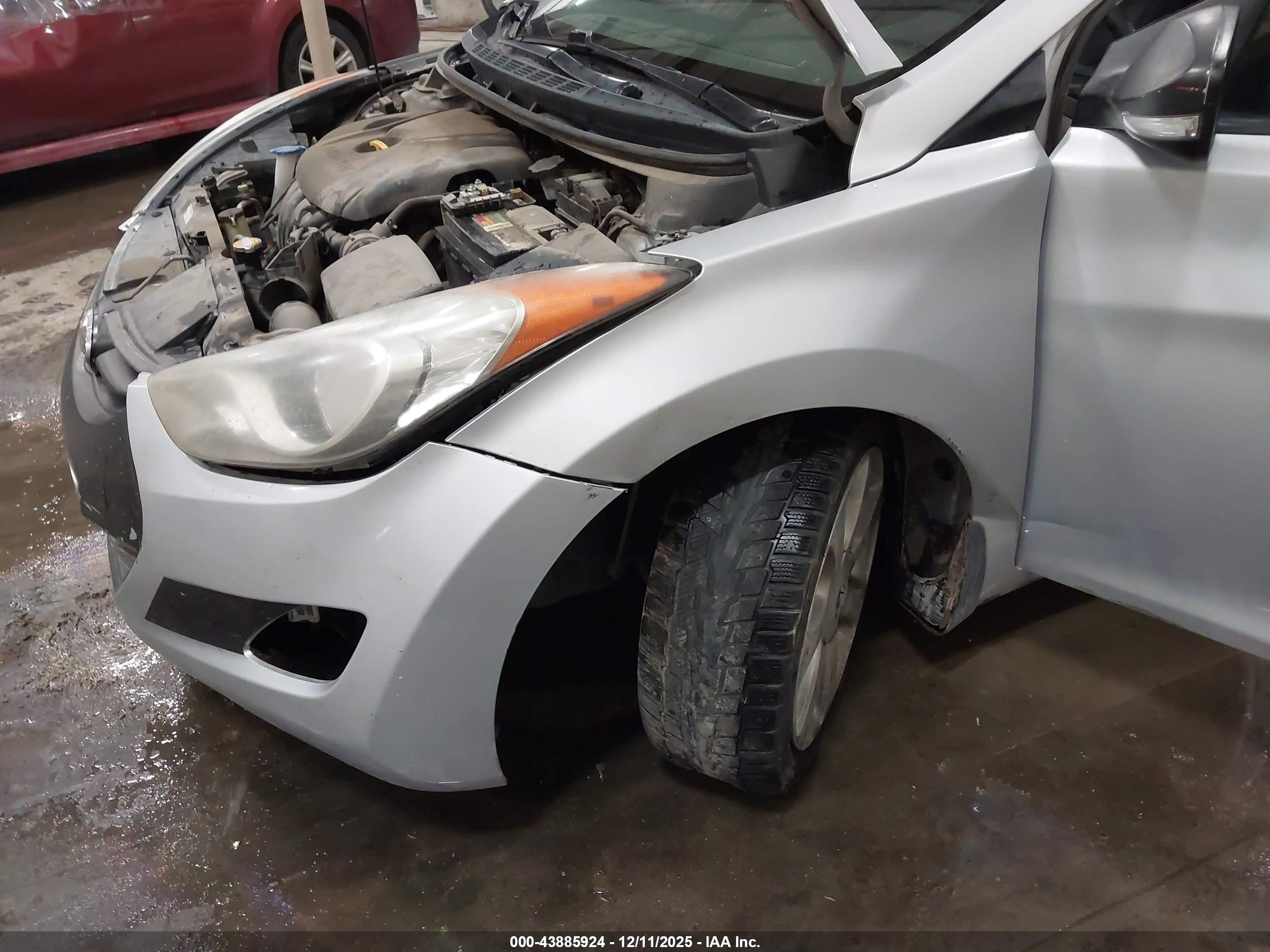 HYUNDAI ELANTRA image 6