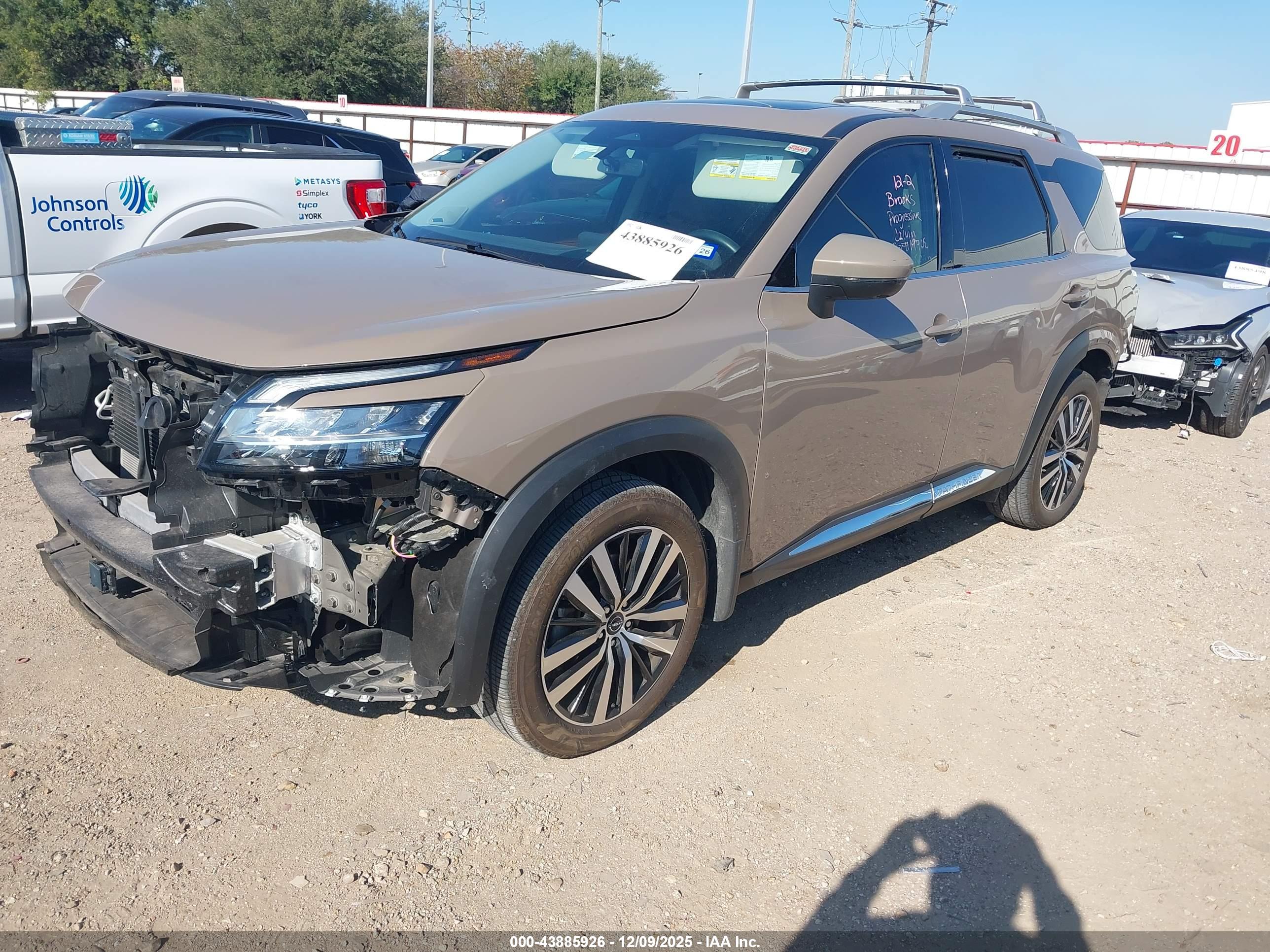 NISSAN PATHFINDER image 2