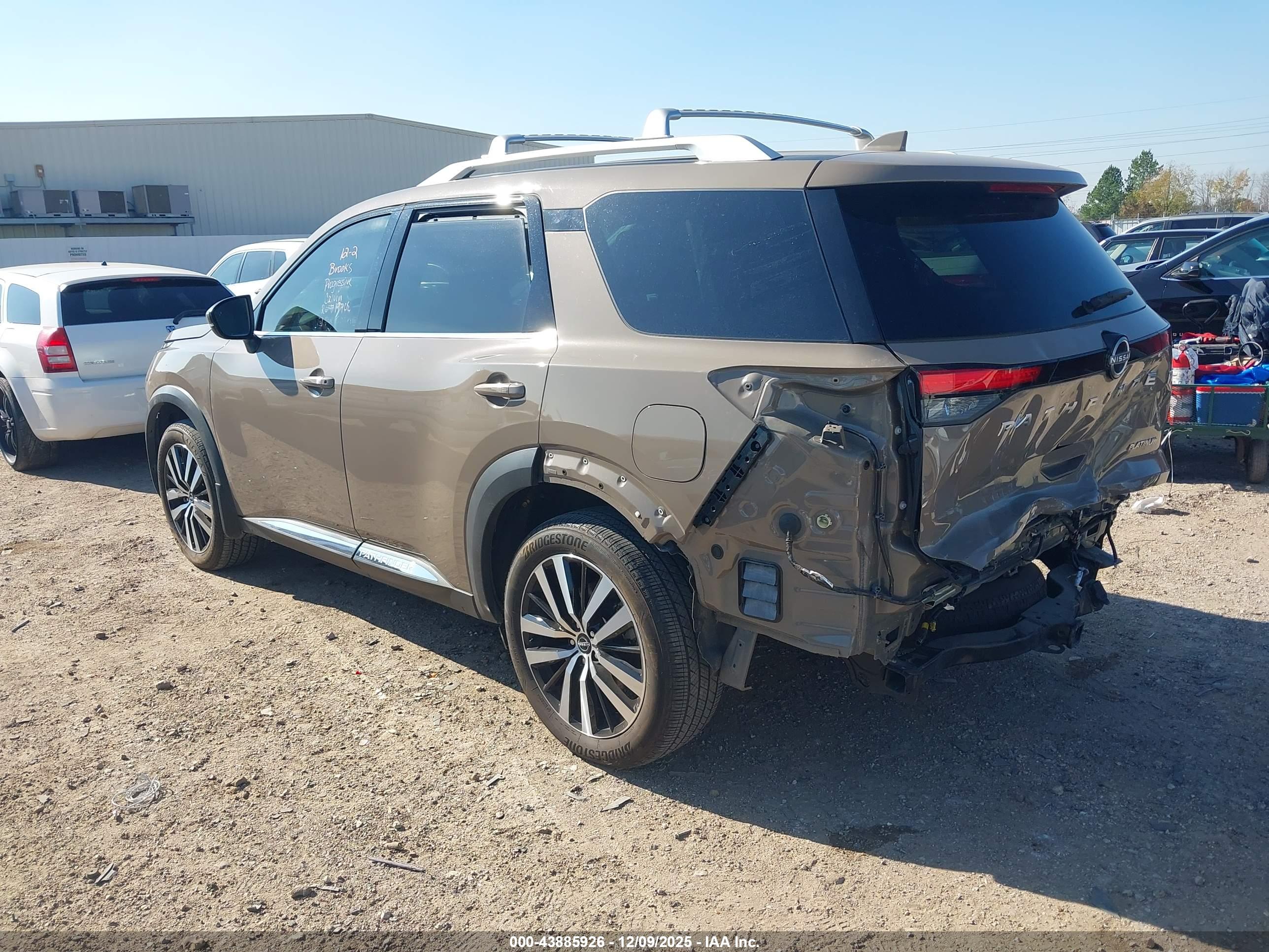 NISSAN PATHFINDER image 3