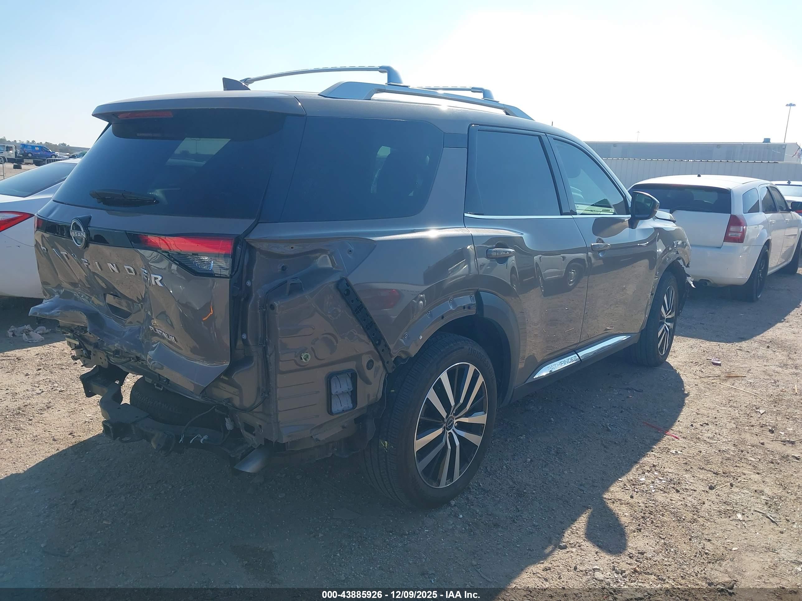 NISSAN PATHFINDER image 4