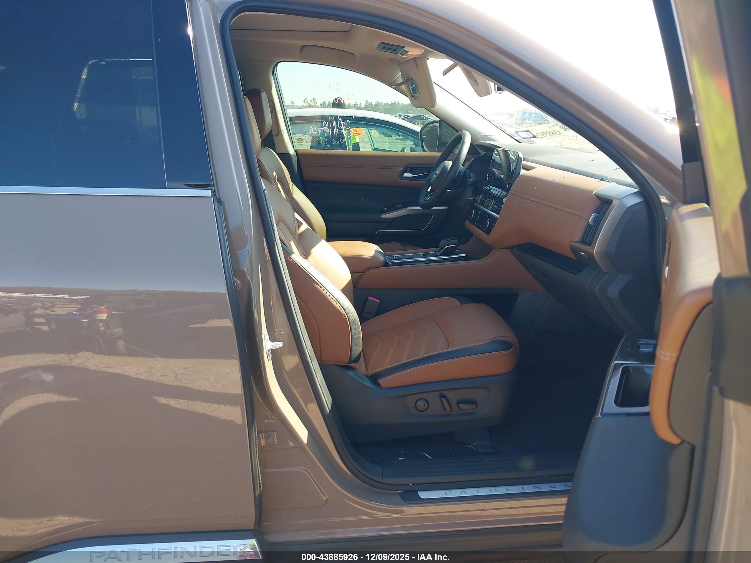 NISSAN PATHFINDER image 5
