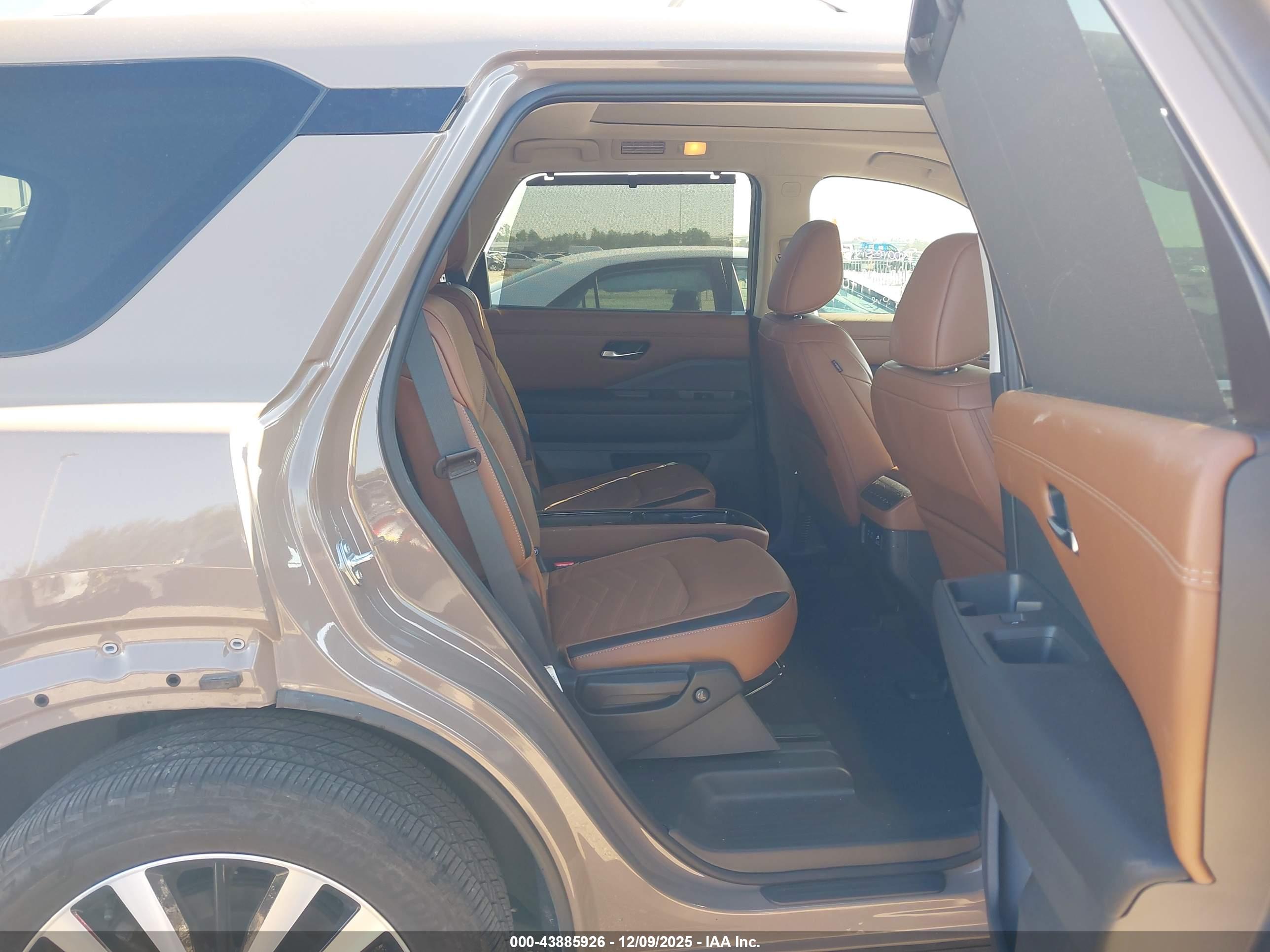NISSAN PATHFINDER image 8