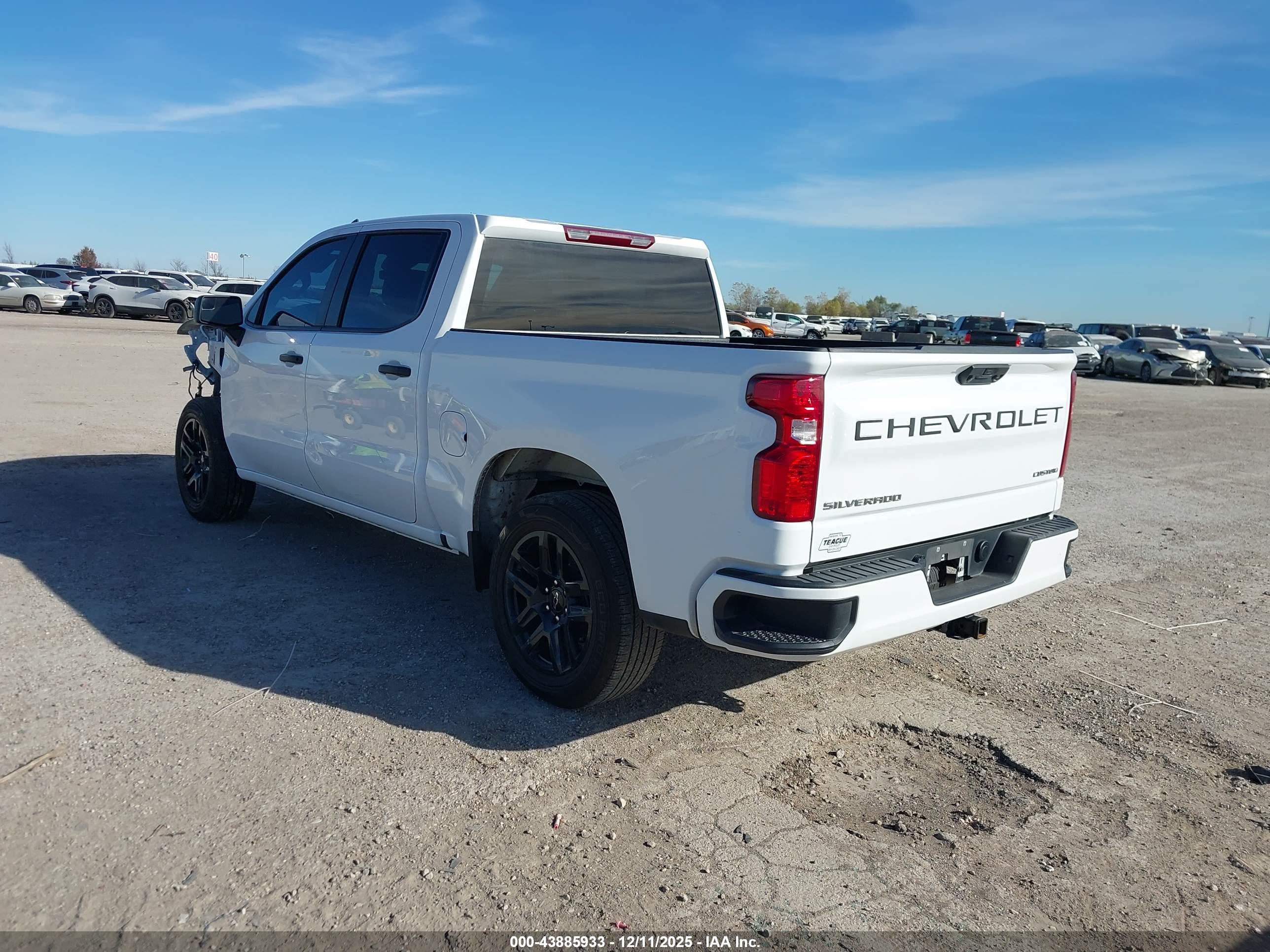 CHEVROLET SILVERADO image 3