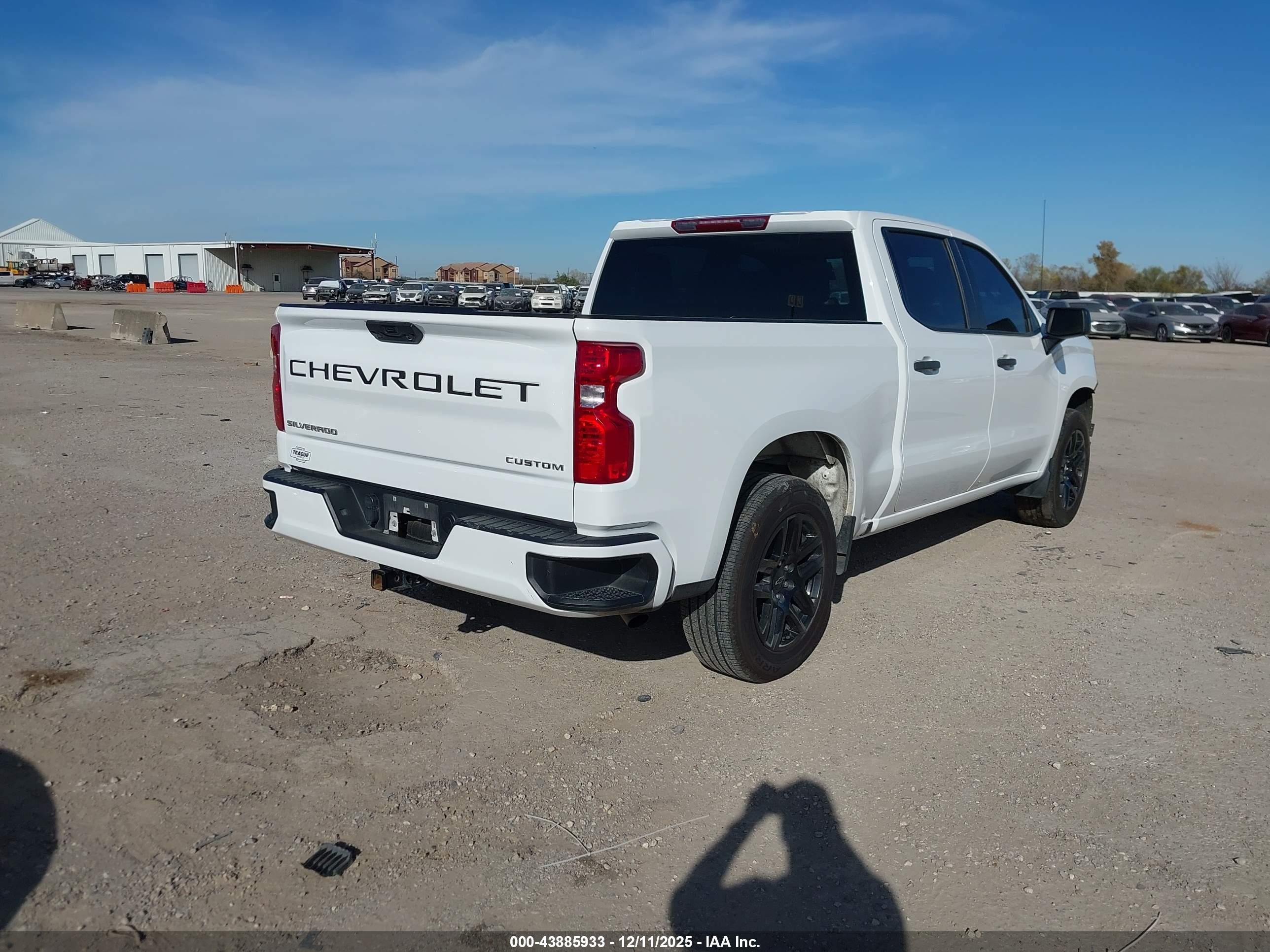 CHEVROLET SILVERADO image 4