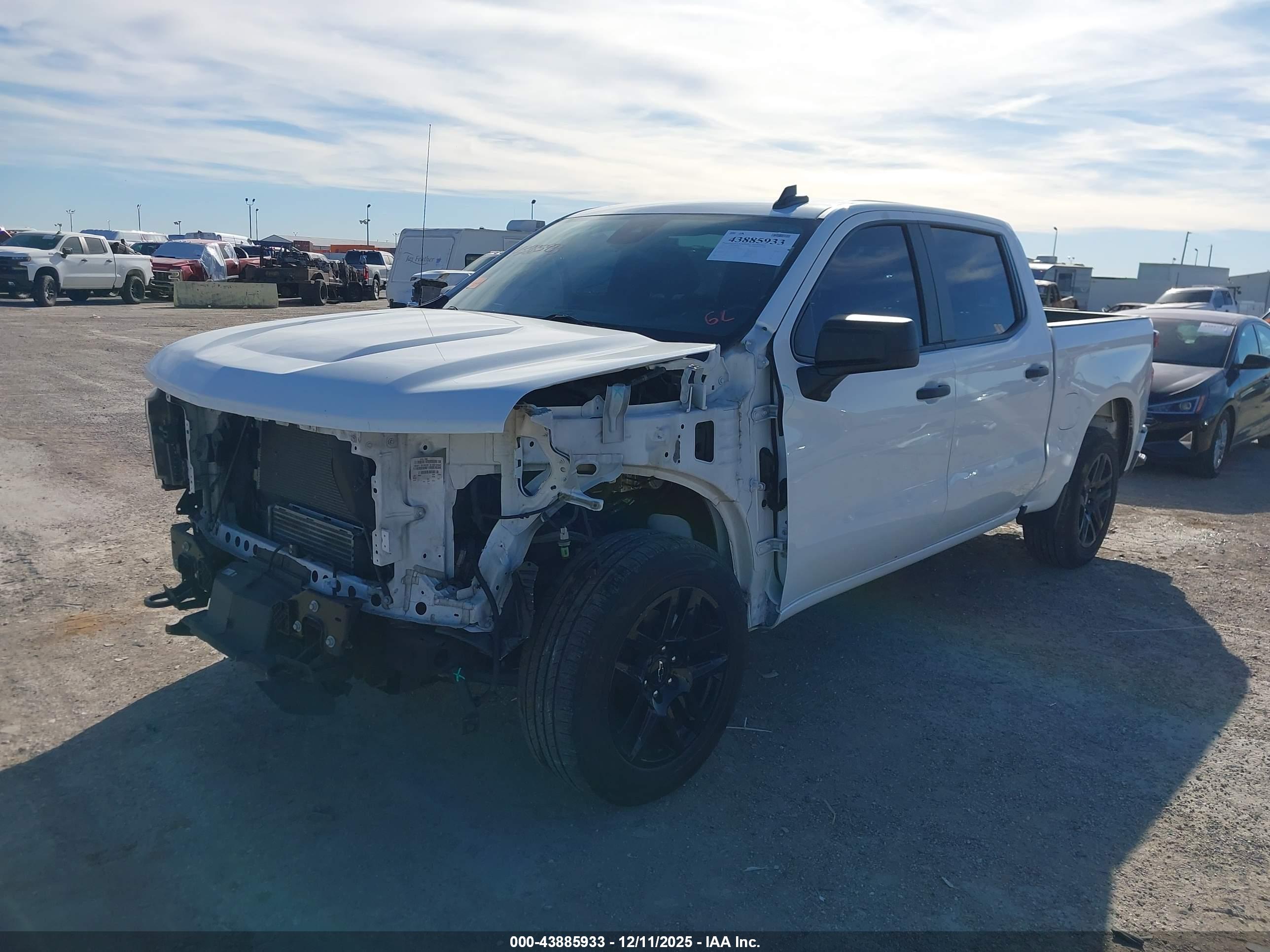 CHEVROLET SILVERADO image 6