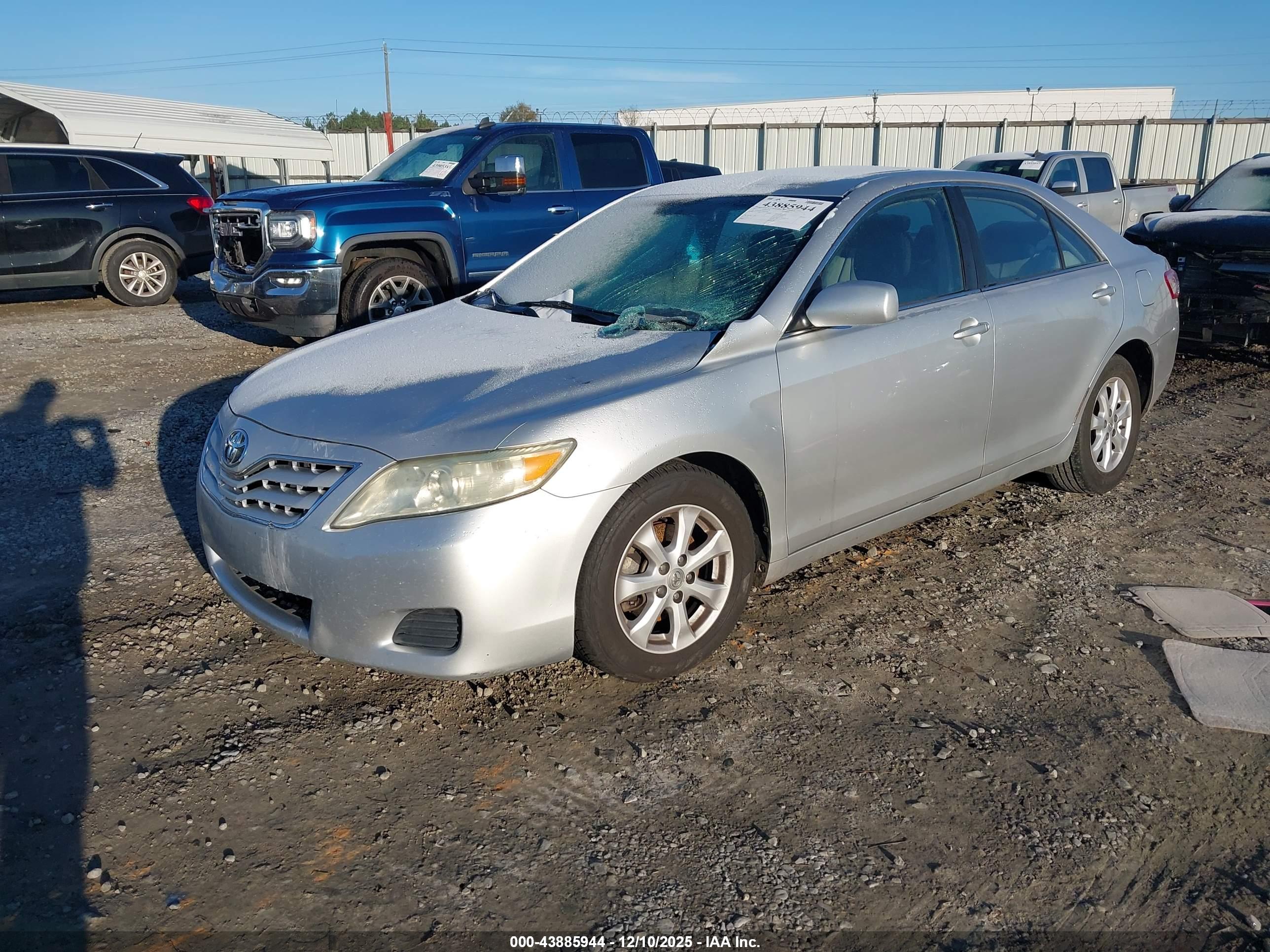 TOYOTA CAMRY image 2