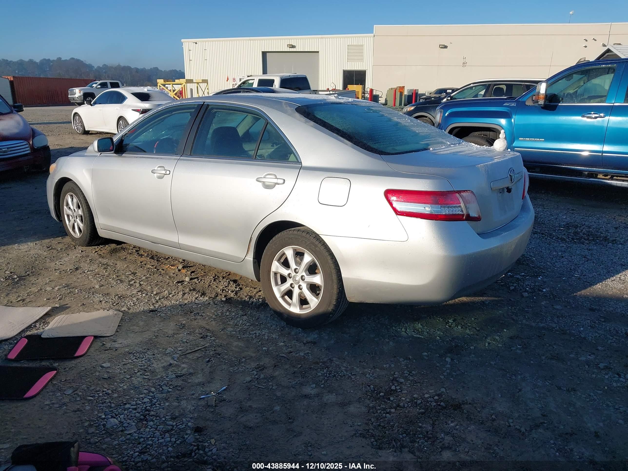 TOYOTA CAMRY image 3