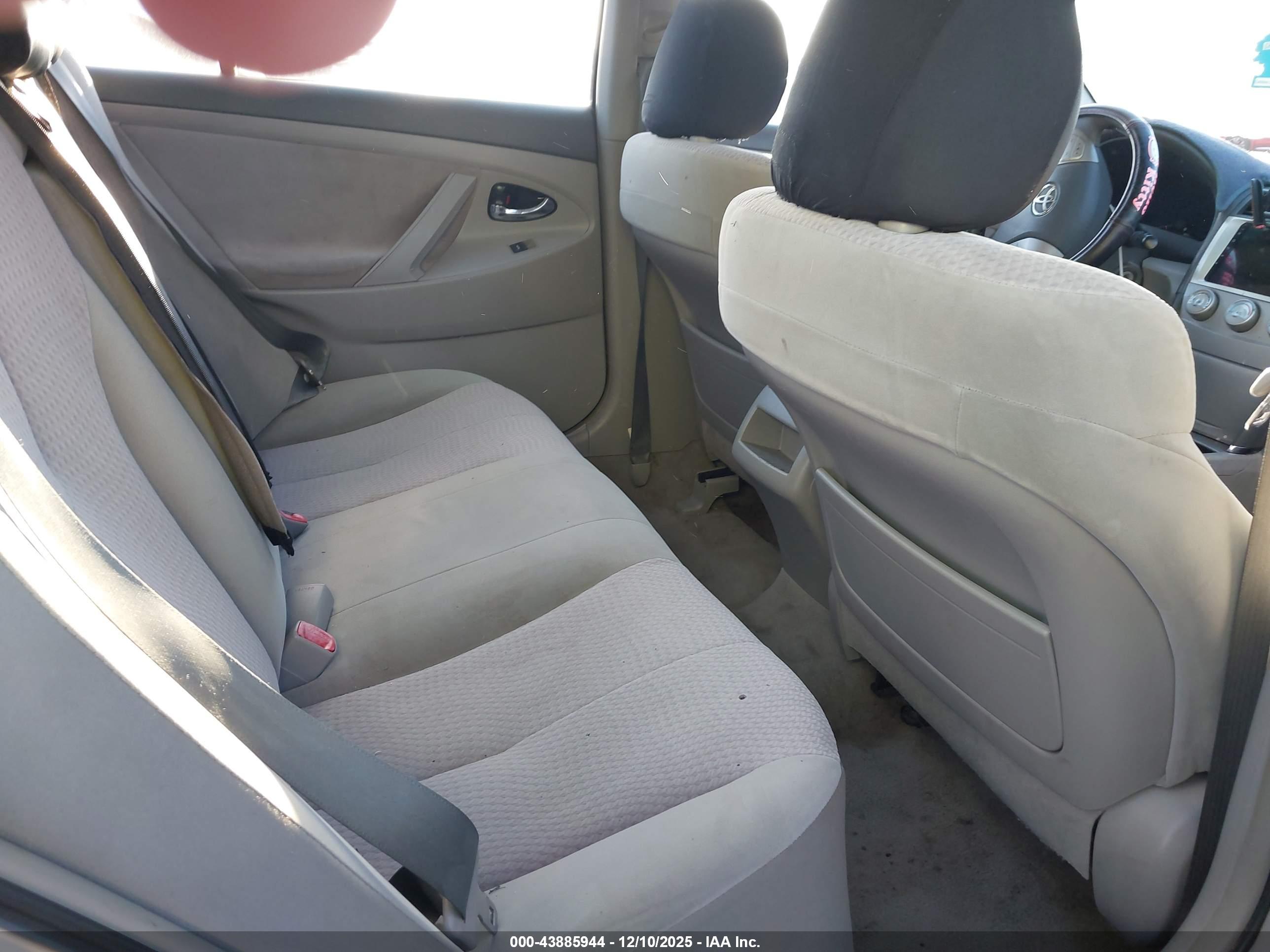 TOYOTA CAMRY image 8