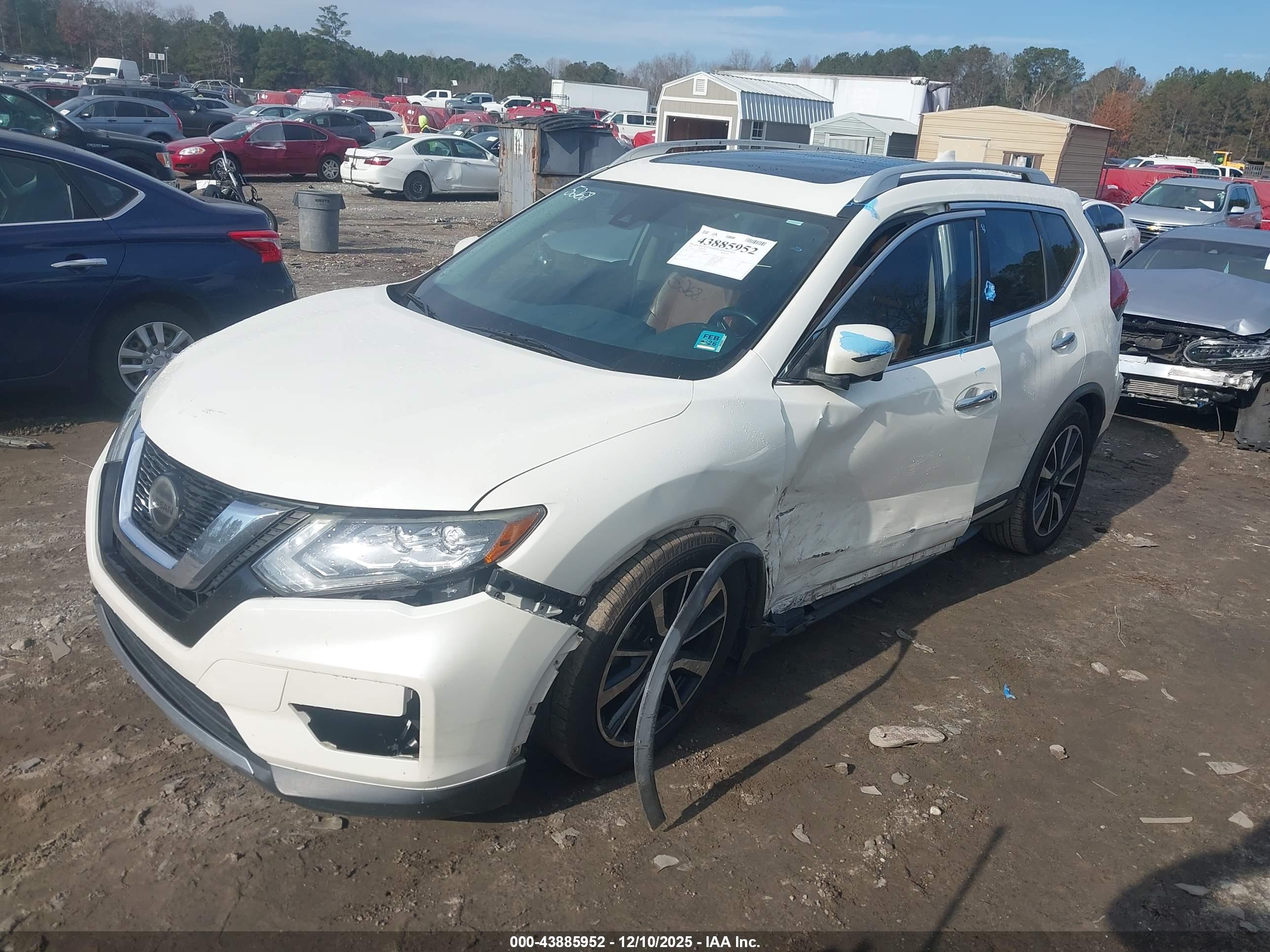 NISSAN ROGUE image 2