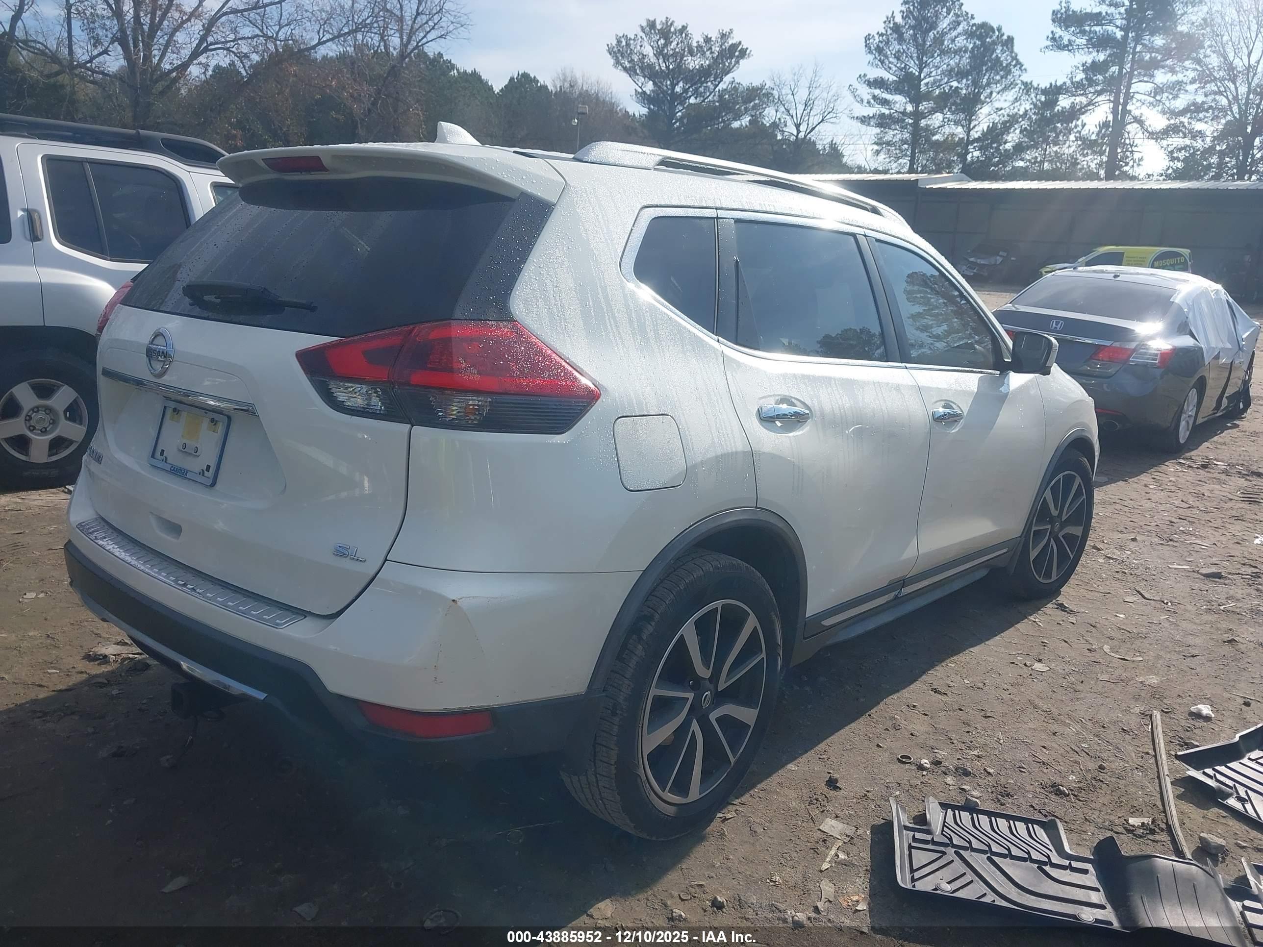 NISSAN ROGUE image 4