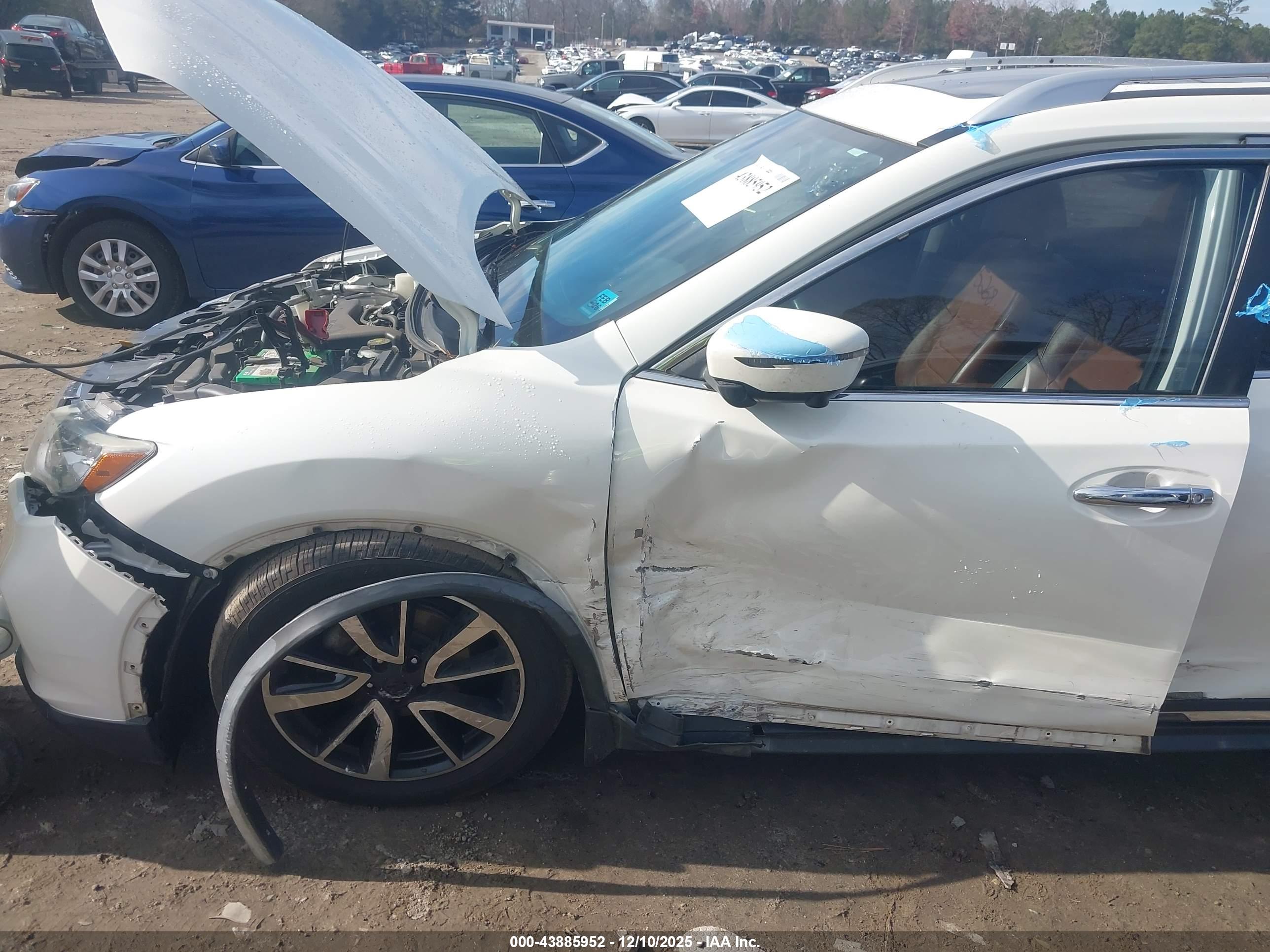 NISSAN ROGUE image 6